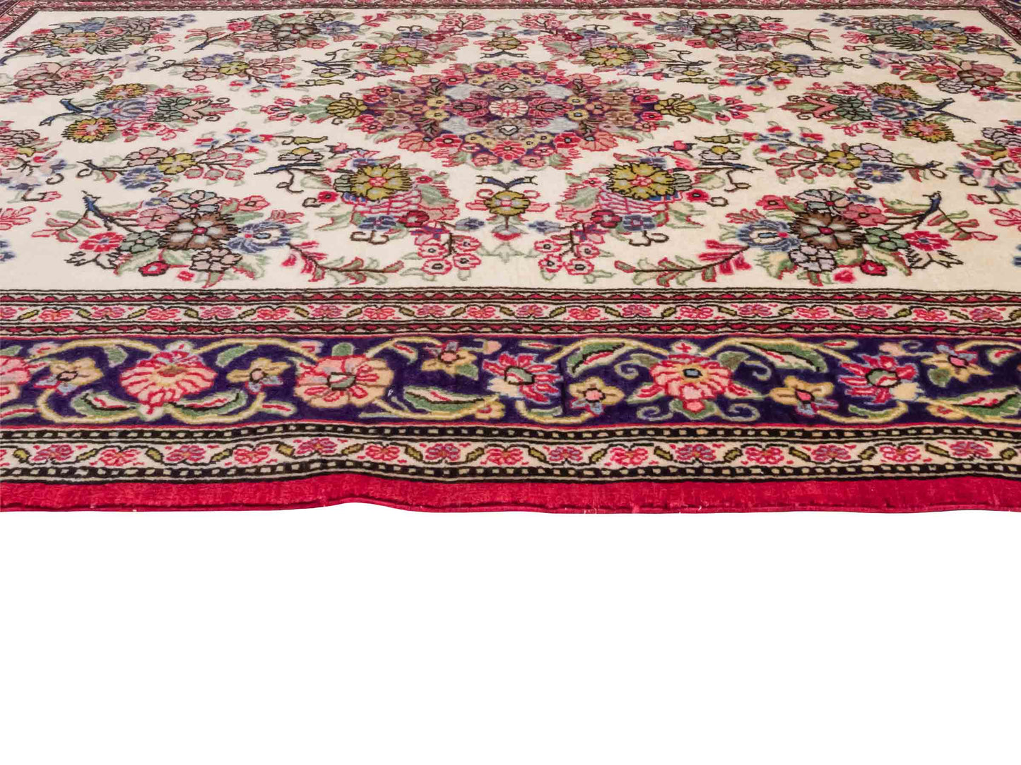 Handgeknüpfter Ghom Perserteppich von Khademi aus Wolle, cremeweiß, bunt. Persischer Teppich. Orientteppich von Hand geknüpft in Iran. Größe: 157 cm x 103 cm. Teppichnummer: SB3-1038. Verkauf durch Jupiter Intl.