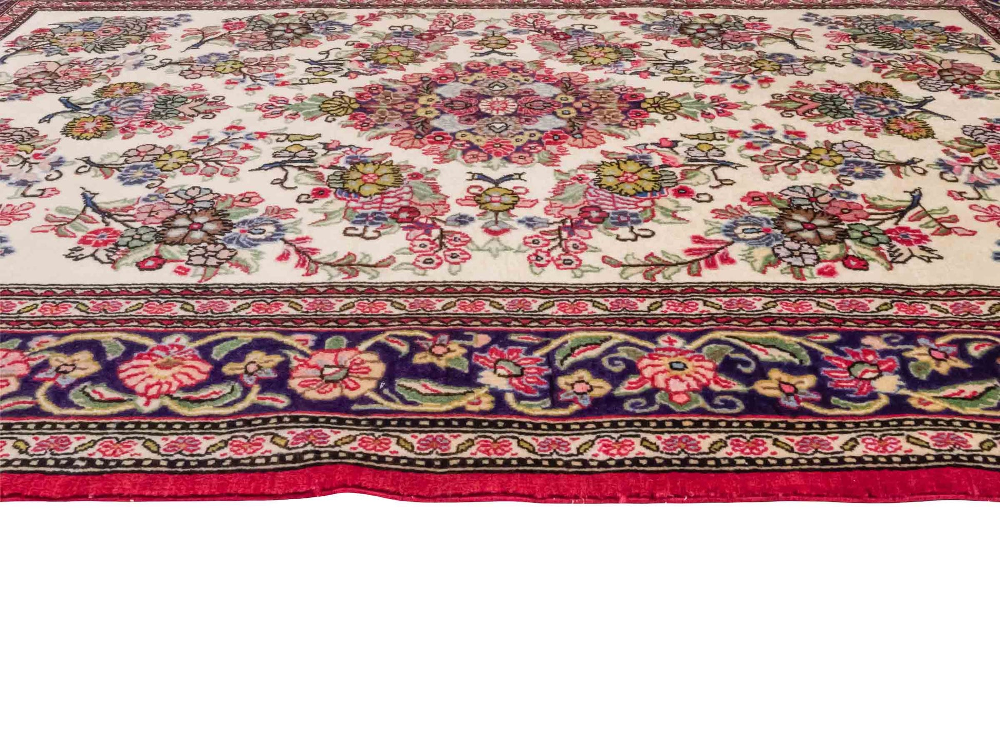 Handgeknüpfter Ghom Perserteppich von Khademi aus Wolle, cremeweiß, bunt. Persischer Teppich. Orientteppich von Hand geknüpft in Iran. Größe: 157 cm x 103 cm. Teppichnummer: SB3-1038. Verkauf durch Jupiter Intl.