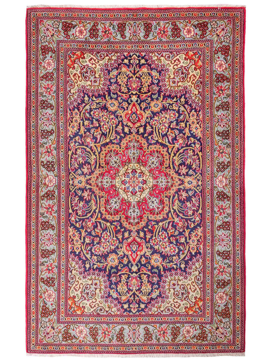 Handgeknüpfter Ghom Perserteppich von Khademi aus Wolle, blau, rot. Persischer Teppich. Orientteppich von Hand geknüpft in Iran. Größe: 219 cm x 140 cm. Teppichnummer: SB3-1128. Verkauf durch Jupiter Intl.