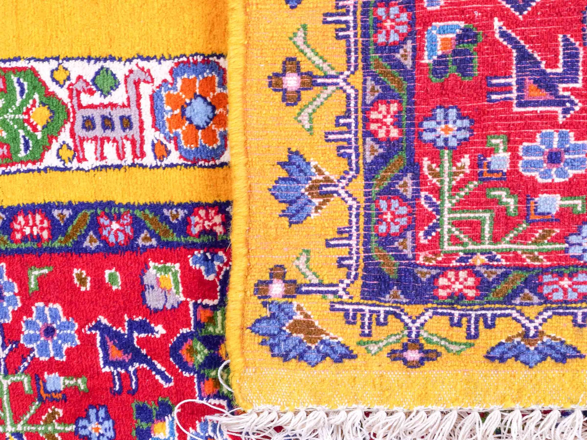 Handgeknüpfter Ghutschan Dorfteppich von Khademi aus Wolle, gelb-rot. Feiner Orientteppich mit geometrischem Spiegel-Medaillon von Hand geknüpft in Iran. Größe: 212 cm x 142 cm. Teppichnummer: SB3-1142 | Jupiter Intl.