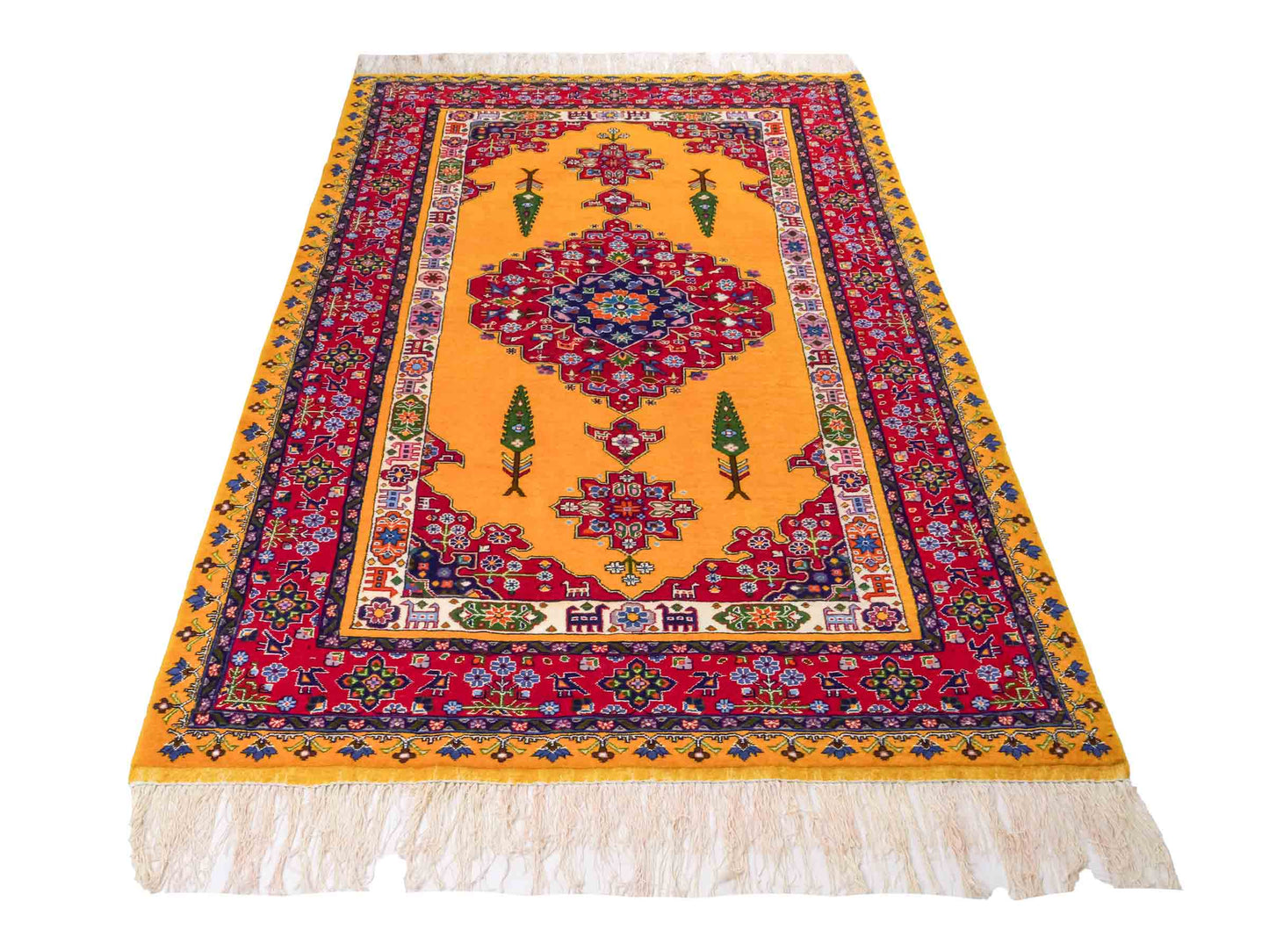 Handgeknüpfter Ghutschan Dorfteppich von Khademi aus Wolle, gelb-rot. Feiner Orientteppich mit geometrischem Spiegel-Medaillon von Hand geknüpft in Iran. Größe: 212 cm x 142 cm. Teppichnummer: SB3-1142 | Jupiter Intl.