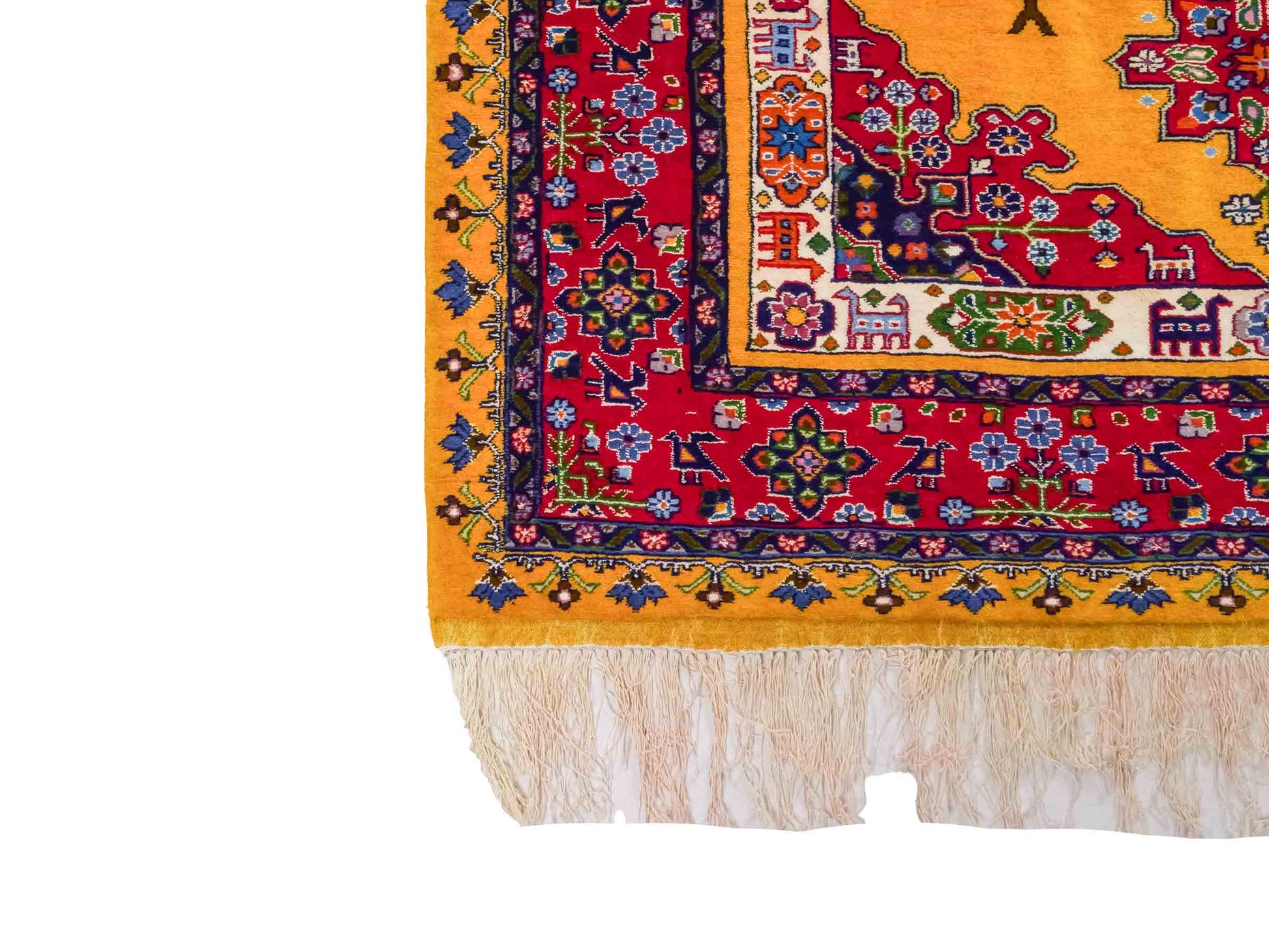 Handgeknüpfter Ghutschan Dorfteppich von Khademi aus Wolle, gelb-rot. Feiner Orientteppich mit geometrischem Spiegel-Medaillon von Hand geknüpft in Iran. Größe: 212 cm x 142 cm. Teppichnummer: SB3-1142 | Jupiter Intl.