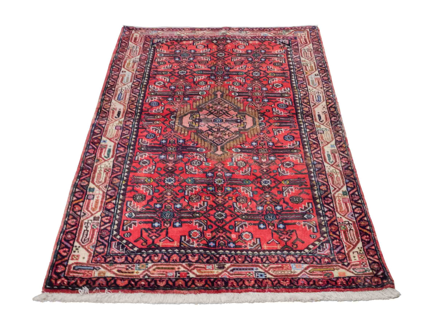 Handgeknüpfter Hamedan Dorfteppich aus Wolle mit Medaillon von Khademi. Größe: 165 x 111 cm. Farbe: Rot. Ursprung: Iran / Persien. Teppichnummer: SB3-1030. Verkauf durch JUPITER Intl.