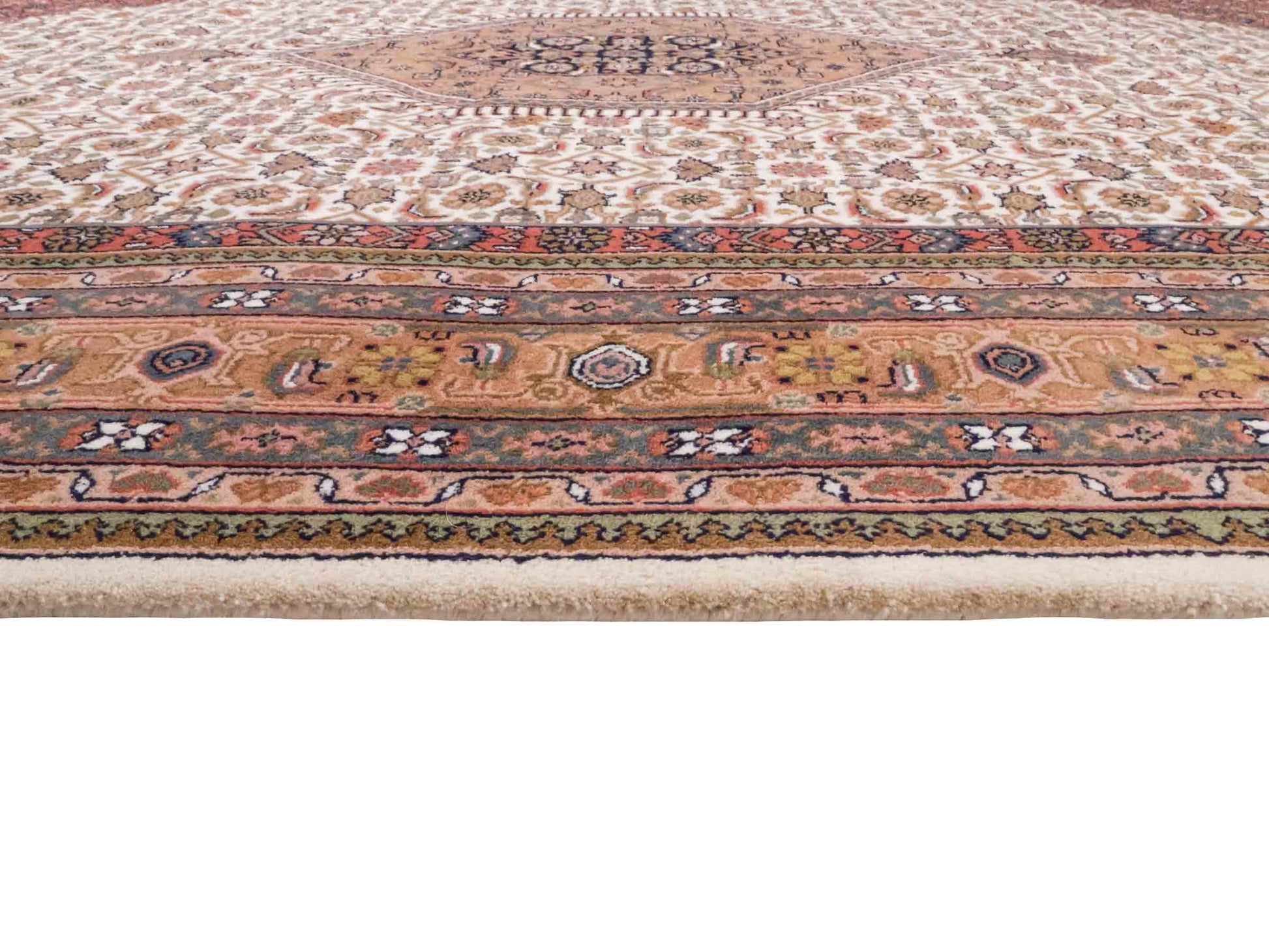 Handgeknüpfter Indo Bidjar Orientteppich von Khademi aus Wolle, beige, cremeweiß. Klassisches Medaillon. Traditionell von Hand geknüpft in Indien. Größe: 298 cm x 200 cm. Teppichnummer: SB3-1177 | Jupiter Intl.