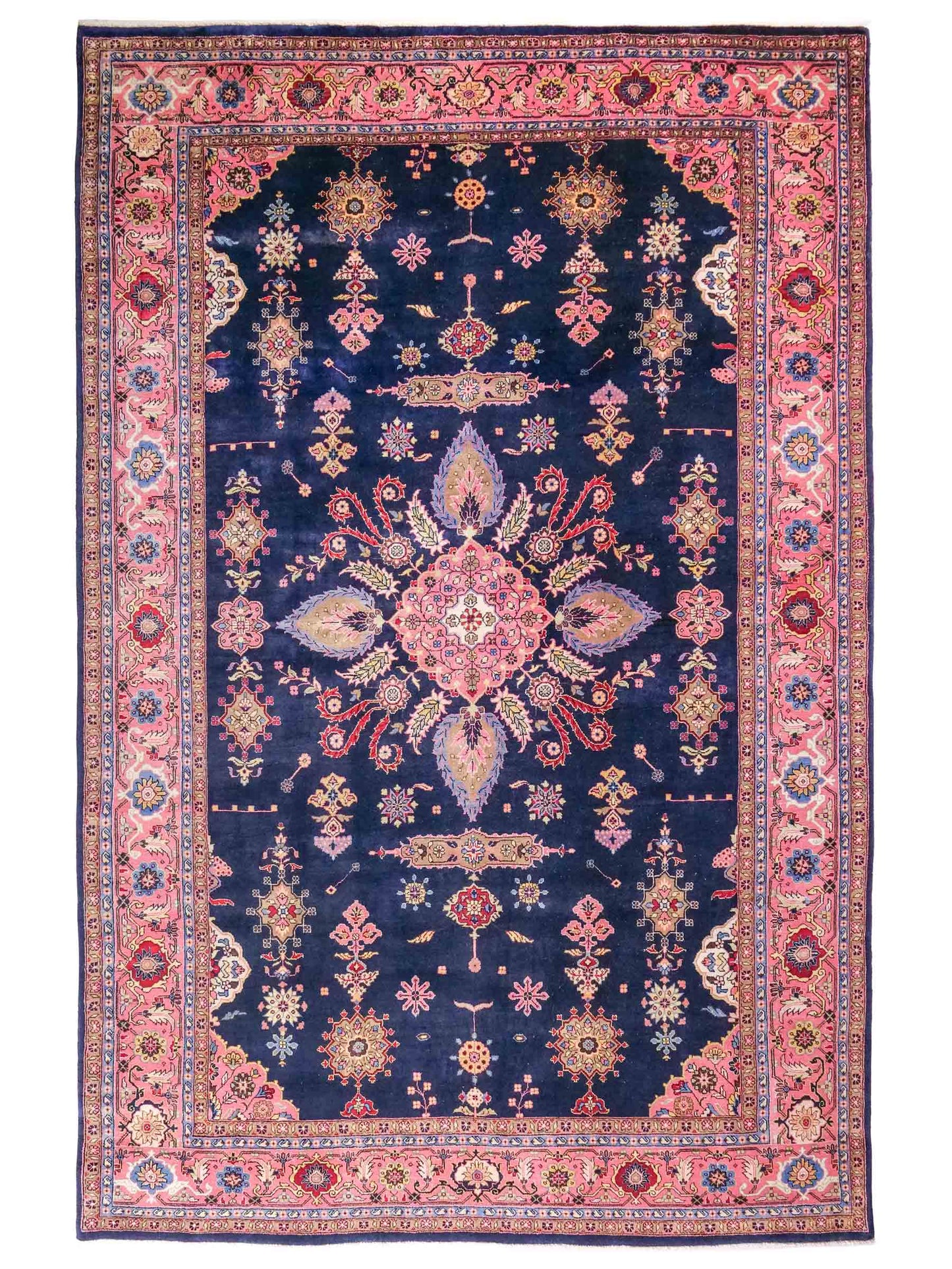 Handgeknüpfter Indo Sarough Orientteppich von Khademi aus Wolle, dunkelblau, rosa. Klassisches Medaillon. Traditionell von Hand geknüpft in Indien. Größe: 298 cm x 196 cm. Teppichnummer: SB3-1179 | Jupiter Intl.