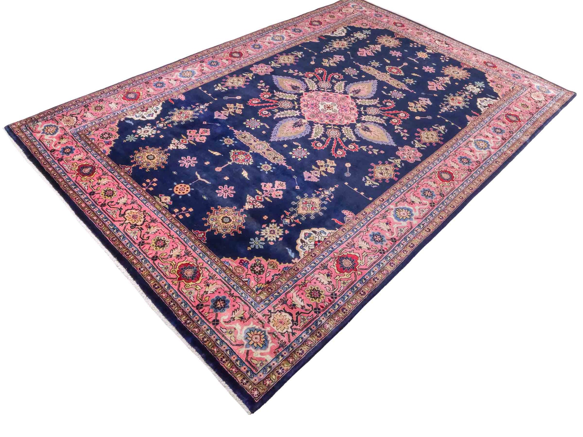 Handgeknüpfter Indo Sarough Orientteppich von Khademi aus Wolle, dunkelblau, rosa. Klassisches Medaillon. Traditionell von Hand geknüpft in Indien. Größe: 298 cm x 196 cm. Teppichnummer: SB3-1179 | Jupiter Intl.