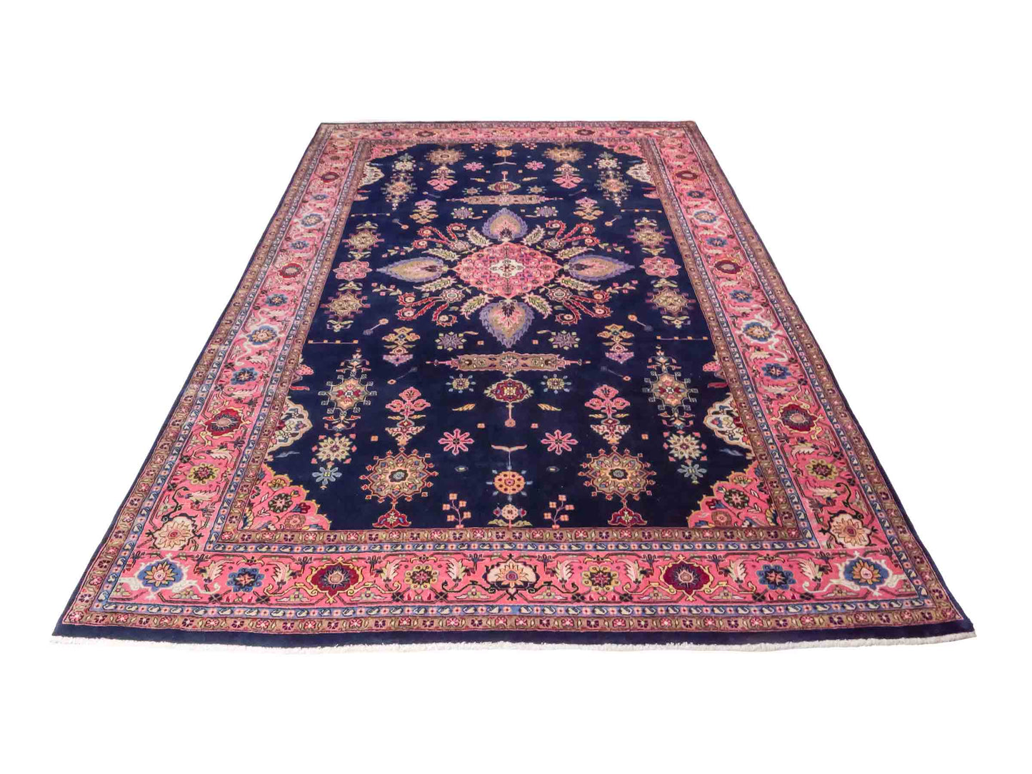 Handgeknüpfter Indo Sarough Orientteppich von Khademi aus Wolle, dunkelblau, rosa. Klassisches Medaillon. Traditionell von Hand geknüpft in Indien. Größe: 298 cm x 196 cm. Teppichnummer: SB3-1179 | Jupiter Intl.