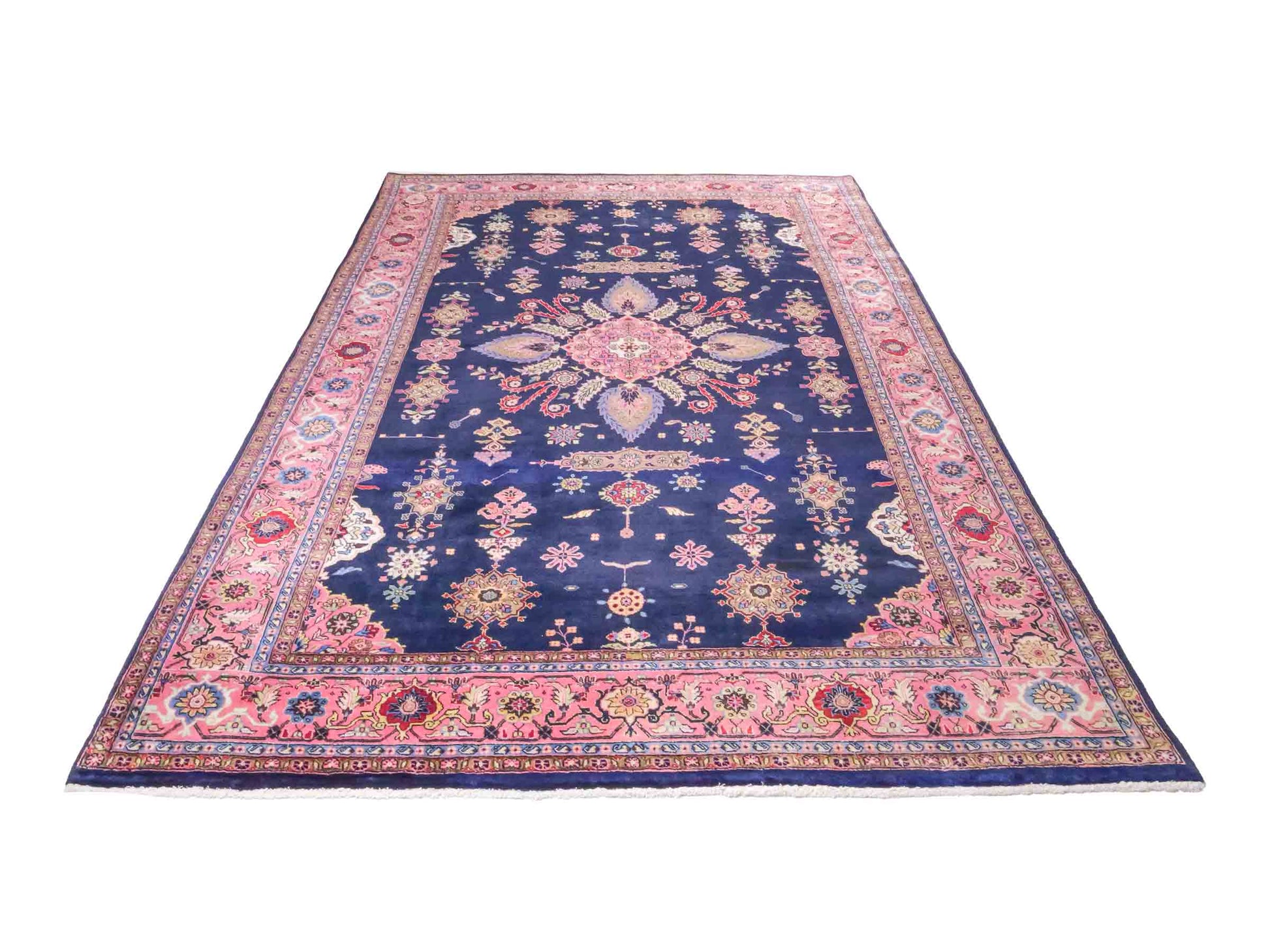 Handgeknüpfter Indo Sarough Orientteppich von Khademi aus Wolle, dunkelblau, rosa. Klassisches Medaillon. Traditionell von Hand geknüpft in Indien. Größe: 298 cm x 196 cm. Teppichnummer: SB3-1179 | Jupiter Intl.