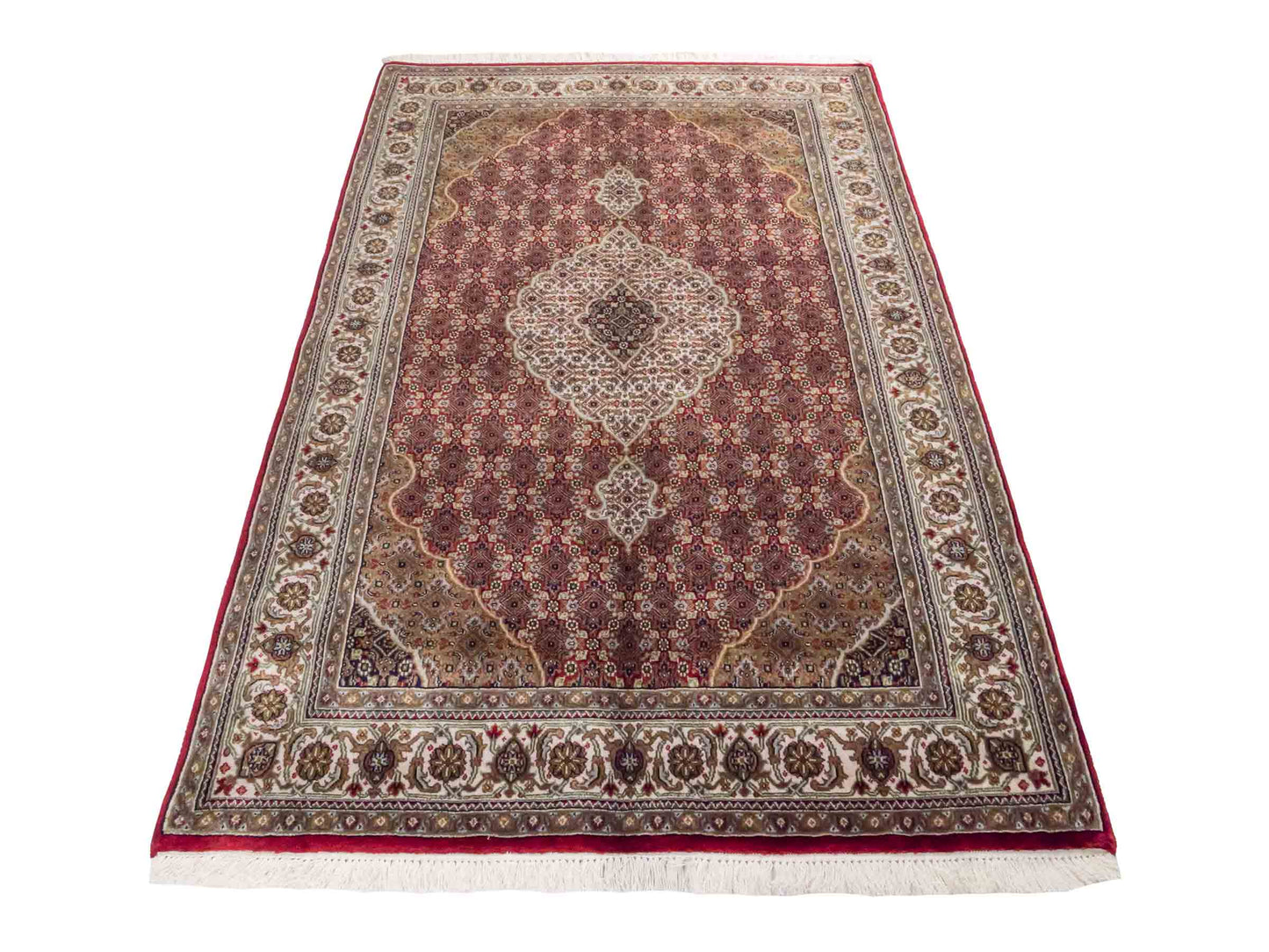 Handgeknüpfter Indo Täbriz Mahi Orientteppich von Khademi aus Wolle, rot, beige. Klassisches Medaillon. Traditionell von Hand geknüpft in Indien. Größe: 186 cm x 120 cm. Teppichnummer: SB3-1121 | Jupiter Intl.