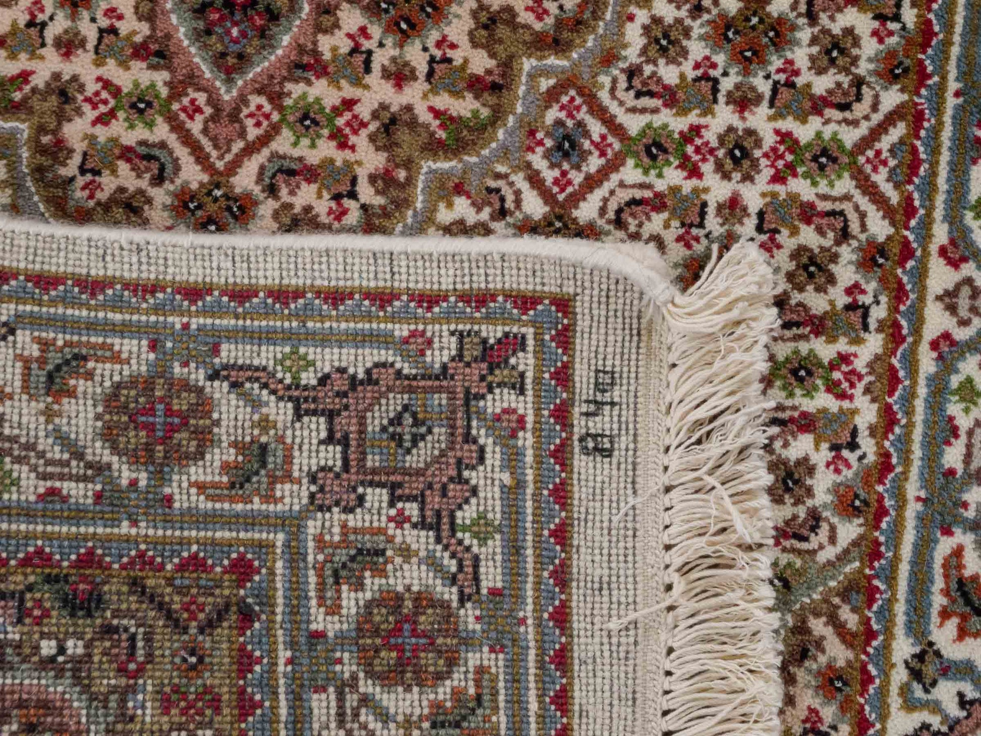 Handgeknüpfter Indo Täbriz Mahi  Läufer-Orientteppich von Khademi aus Wolle, creme, beige. Klassisches Medaillon-Design. Von Hand geknüpft in Indien. Größe: 405 cm x 80 cm. Teppichnummer: RB3-1061. Verkauf durch Jupiter Intl.