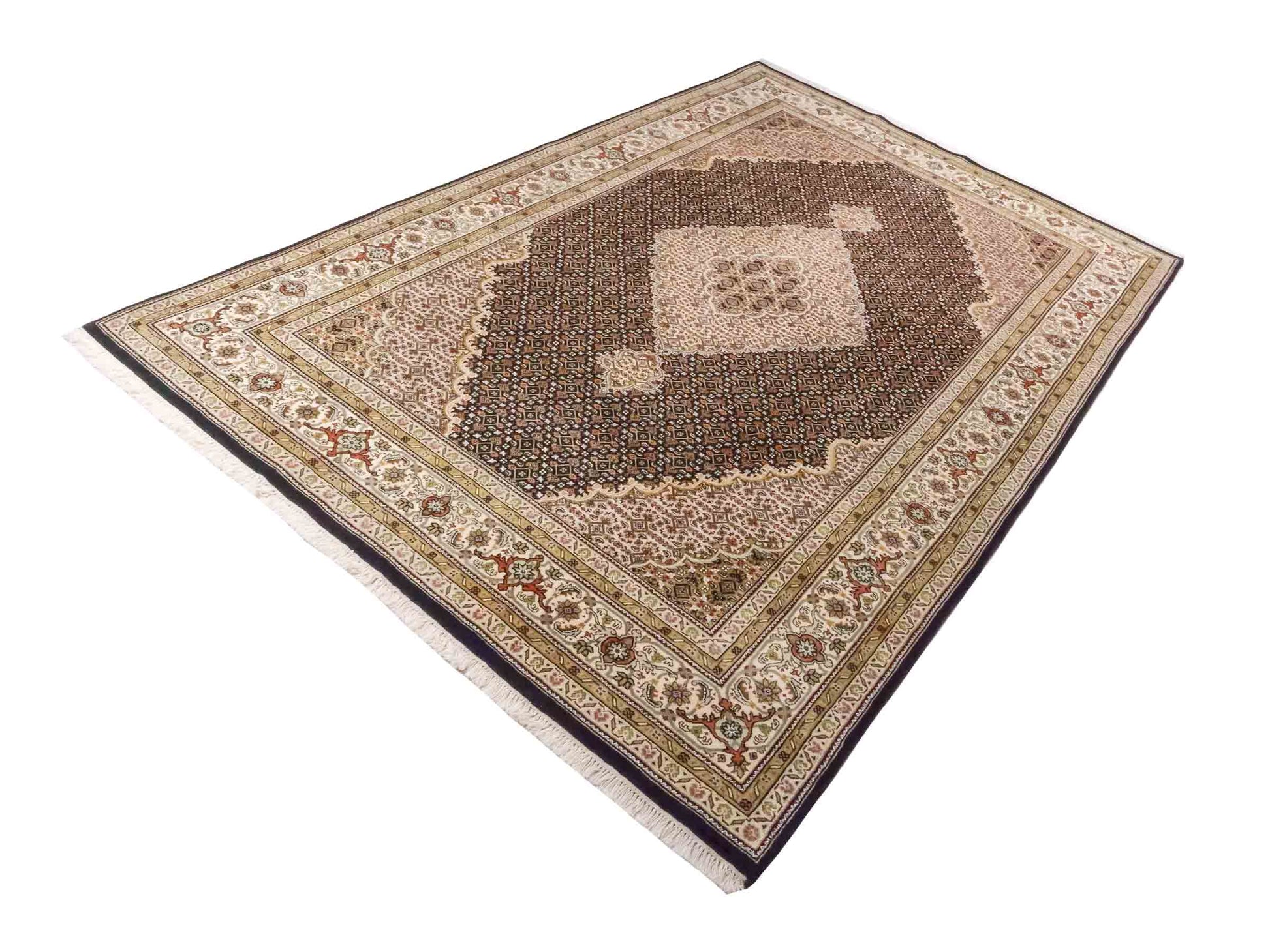 Handgeknüpfter Indo Täbriz Mahi Orientteppich von Khademi aus Wolle, schwarz, beige. Klassisches Medaillon. Traditionell von Hand geknüpft in Indien. Größe: 296 cm x 194 cm. Teppichnummer: SB3-1178 | Jupiter Intl.