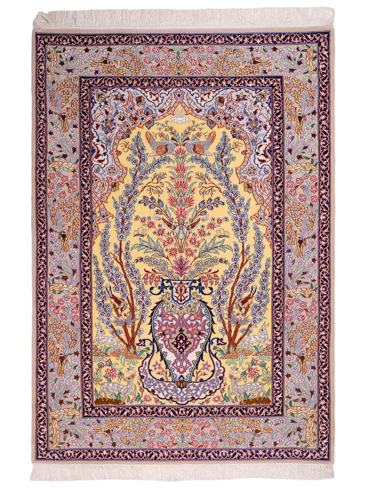 Handgeknüpfter Isfahan Perserteppich von Khademi aus Wolle mit Seide, gelb. Feiner, persischer Teppich mit floralem Bildmotiv. Orientteppich, von Hand geknüpft in Iran. Größe: 154 cm x 107 cm. Teppichnummer: SB3-1062 | Jupiter Intl.