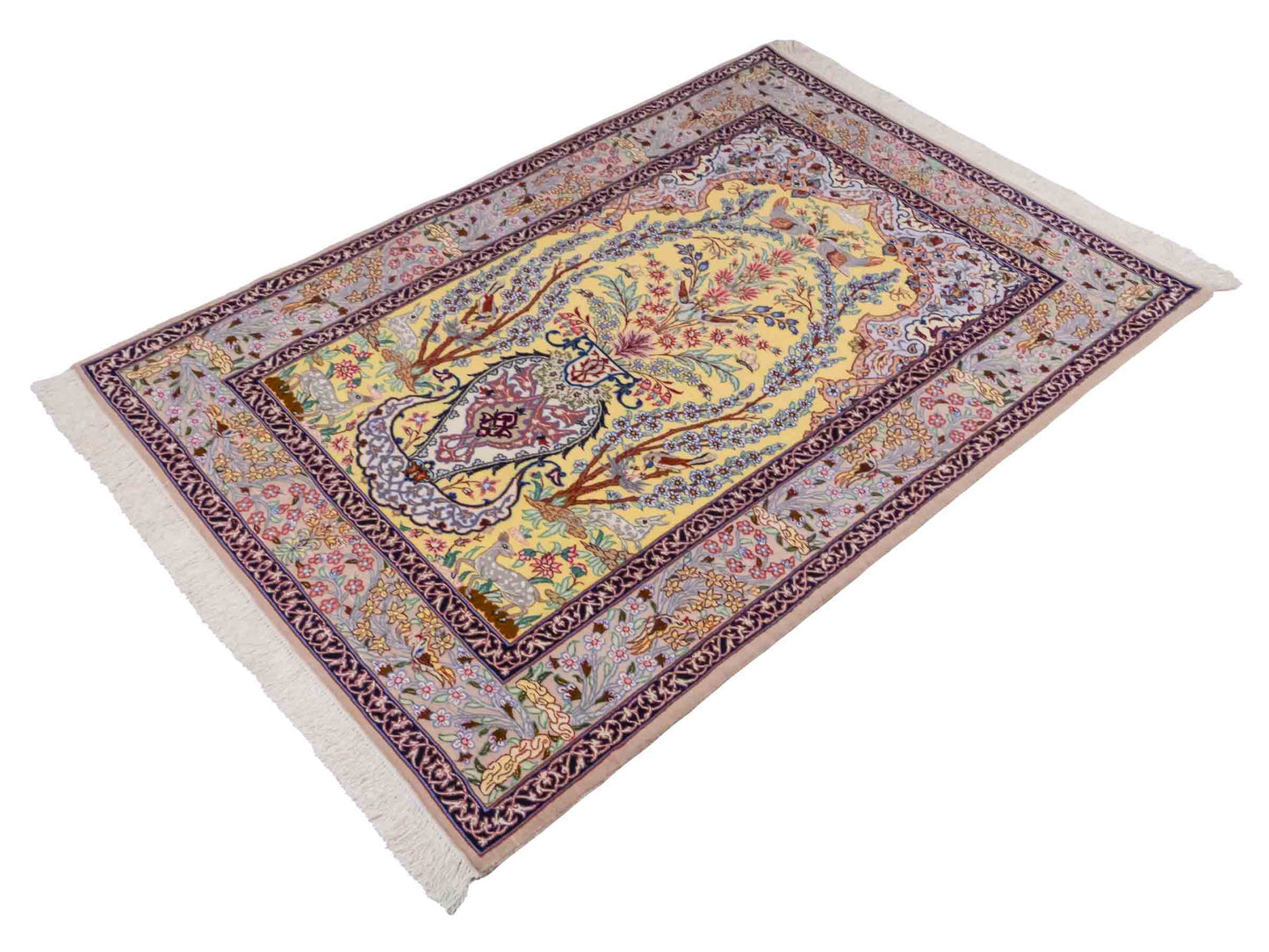 Handgeknüpfter Isfahan Perserteppich von Khademi aus Wolle mit Seide, gelb. Feiner, persischer Teppich mit floralem Bildmotiv. Orientteppich, von Hand geknüpft in Iran. Größe: 154 cm x 107 cm. Teppichnummer: SB3-1062 | Jupiter Intl.