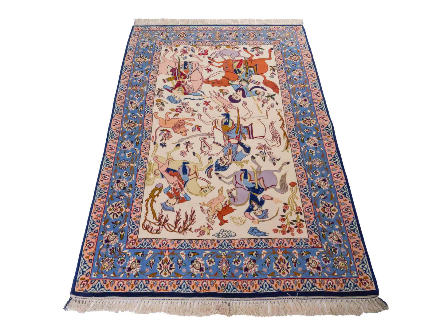 Handgeknüpfter Isfahan Perserteppich von Khademi aus Wolle mit Seide, blau-cremeweiß. Feiner, persischer Teppich mit Jagdmotiv. Orientteppich, geknüpft in Iran. Größe: 166 x 105 cm. Teppichnummer: SB3-1091 | Jupiter Intl