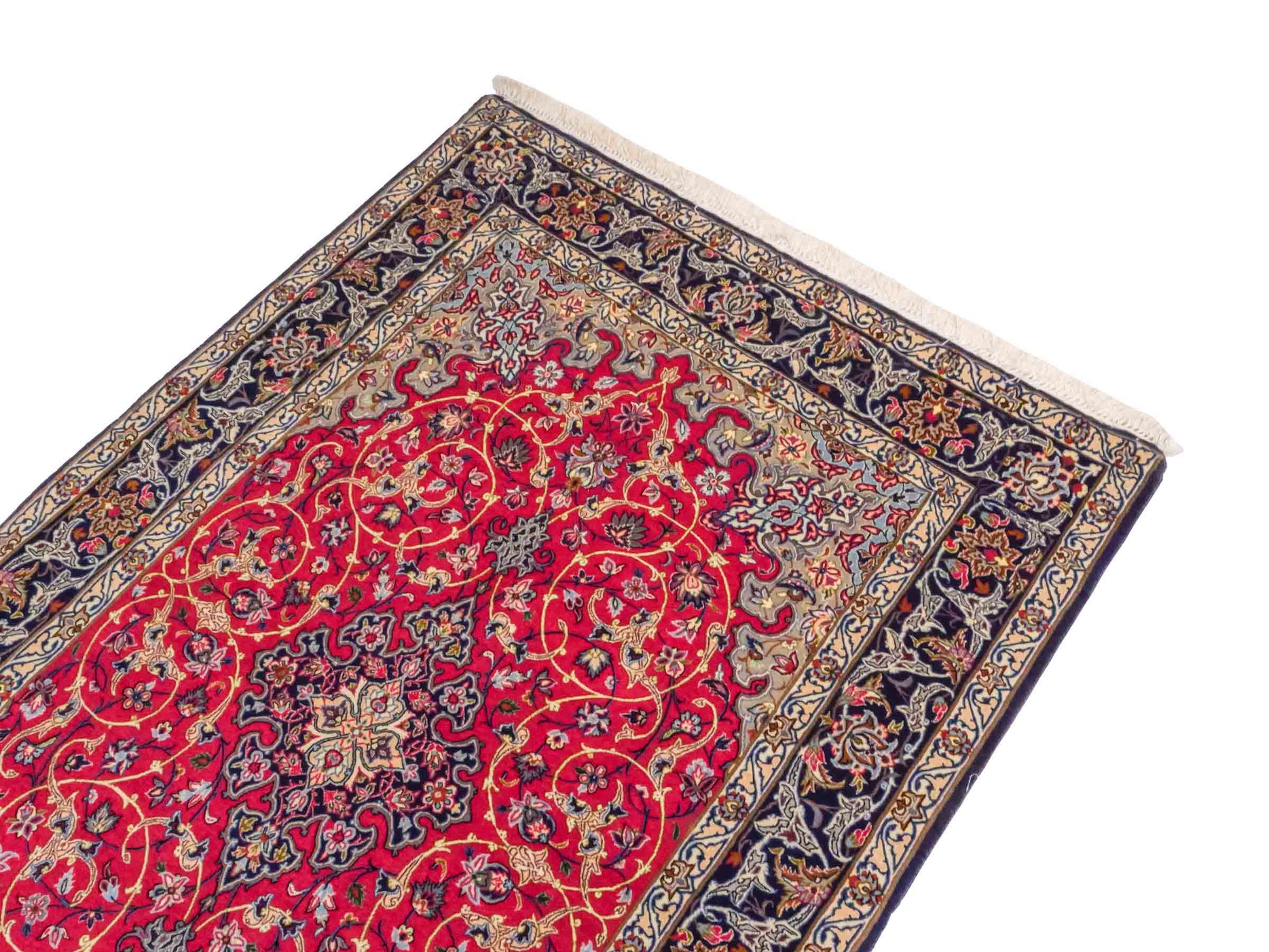 Handgeknüpfter Isfahan Perserteppich von Khademi aus Wolle mit Seide, rot, navy. Feiner, persischer Teppich mit Medaillon. Orientteppich, von Hand geknüpft in Iran. Größe: 171 x 107 cm. Teppichnummer: DB3-1050. Verkauf durch Jupiter Intl.
