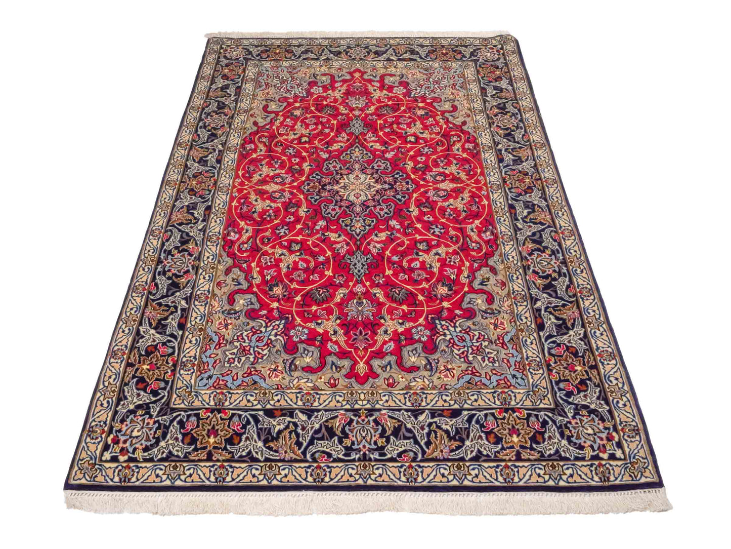 Handgeknüpfter Isfahan Perserteppich von Khademi aus Wolle mit Seide, rot, navy. Feiner, persischer Teppich mit Medaillon. Orientteppich, von Hand geknüpft in Iran. Größe: 171 x 107 cm. Teppichnummer: DB3-1050. Verkauf durch Jupiter Intl.