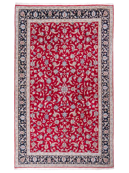 Handgeknüpfter Isfahan Perserteppich von Khademi aus Wolle mit Seide, rot-navy-blau. Feiner, persischer Teppich mit Allover-Motiv. Orientteppich, geknüpft in Iran. Größe: 235 x 145 cm. Teppichnummer: SB3-1092 | Jupiter Intl