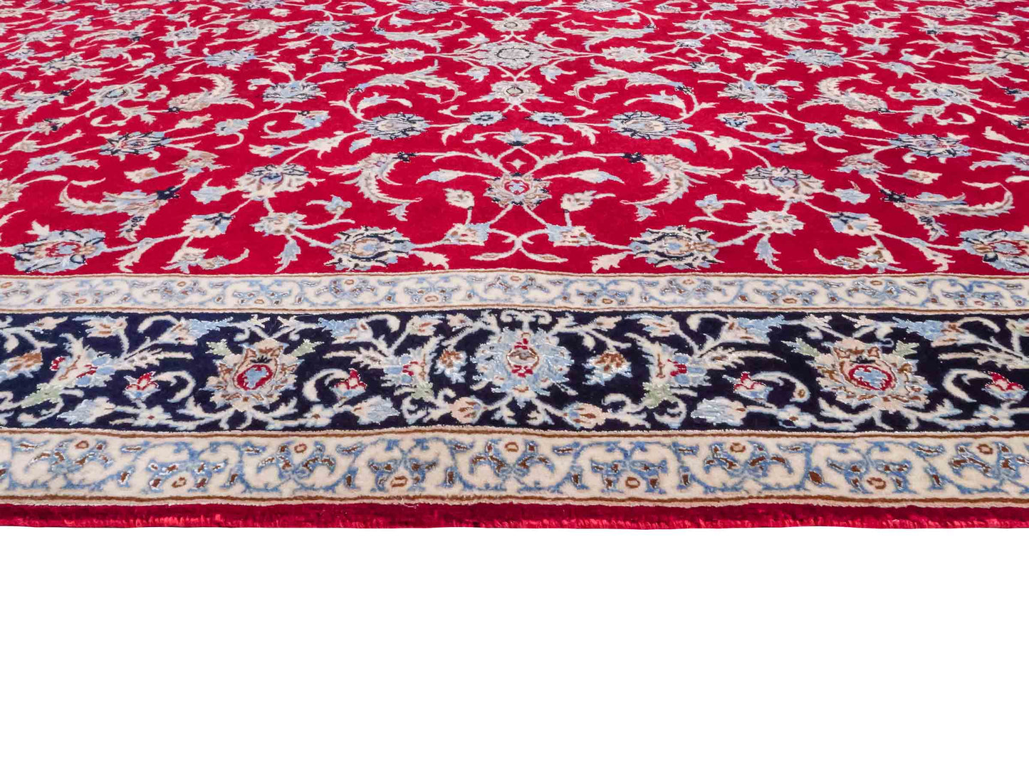 Handgeknüpfter Isfahan Perserteppich von Khademi aus Wolle mit Seide, rot-navy-blau. Feiner, persischer Teppich mit Allover-Motiv. Orientteppich, geknüpft in Iran. Größe: 235 x 145 cm. Teppichnummer: SB3-1092 | Jupiter Intl