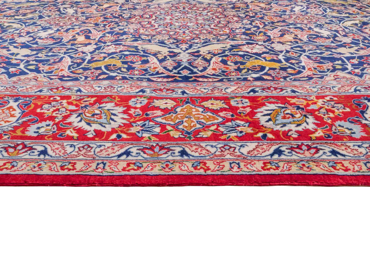 Handgeknüpfter Isfahan Perserteppich von Khademi aus Wolle mit Seide, blau-rot. Feiner, persischer Teppich mit Medaillon. Orientteppich, geknüpft in Iran. Größe: 236 x 152 cm. Teppichnummer: SB3-1082 | Jupiter In