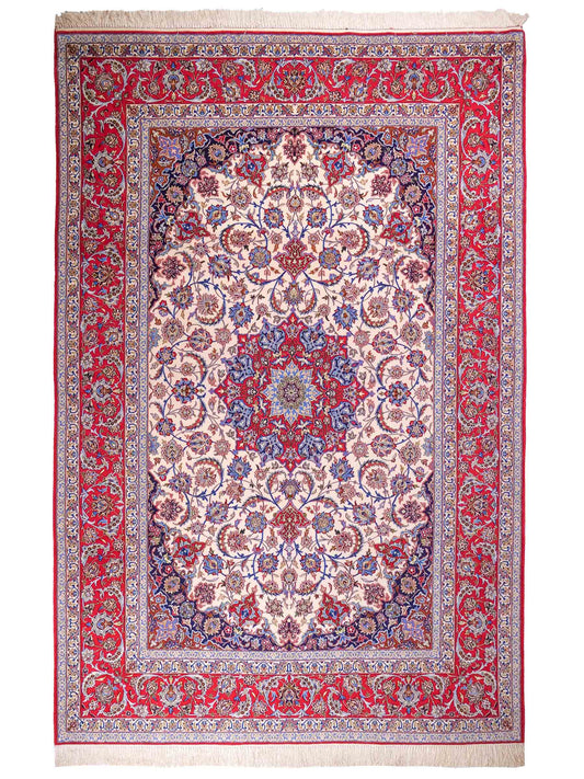 Handgeknüpfter Isfahan Perserteppich von Khademi aus Wolle mit Seide, rot-cremeweiß. Feiner, persischer Teppich mit Medaillon. Orientteppich, geknüpft in Iran. Größe: 307 x 201 cm. Teppichnummer: SB3-1172 | Jupiter Intl