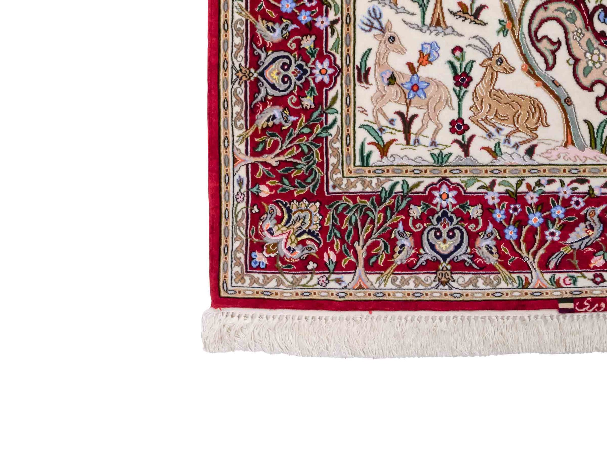Handgeknüpfter "Davari" Isfahan Perserteppich von Khademi aus Wolle mit Seide, cremeweiß, rot. Feiner, persischer Teppich mit Medaillon, signiert. Orientteppich, geknüpft in Iran. Größe: 159 x 109 cm. Teppichnummer: SB3-1061 | Jupiter In