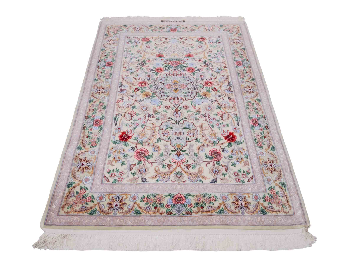 Handgeknüpfter "Golestan" Isfahan Perserteppich von Khademi aus Wolle mit Seide, weiß, creme. Feiner, persischer Teppich mit Medaillon, signiert. Orientteppich handgeknüpft in Iran. Größe: 160 x 109 cm. Teppichnummer: DB3-1052. Jupiter Intl.