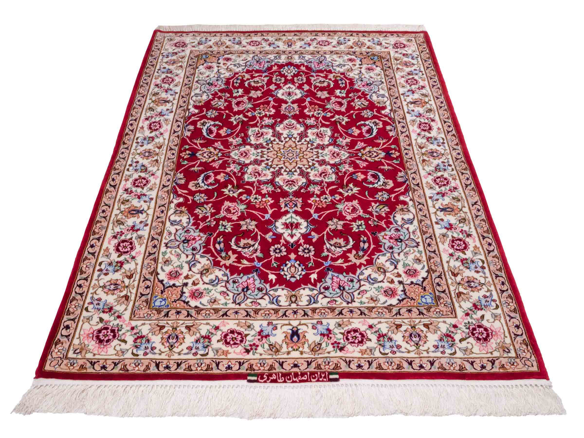 Handgeknüpfter "Taheri" Isfahan Perserteppich von Khademi aus Wolle mit Seide, rot-weiß. Feiner, persischer Teppich mit Medaillon, signiert. Orientteppich, geknüpft in Iran. Größe: 160 x 110 cm. Teppichnummer: SB3-1063 | Jupiter In