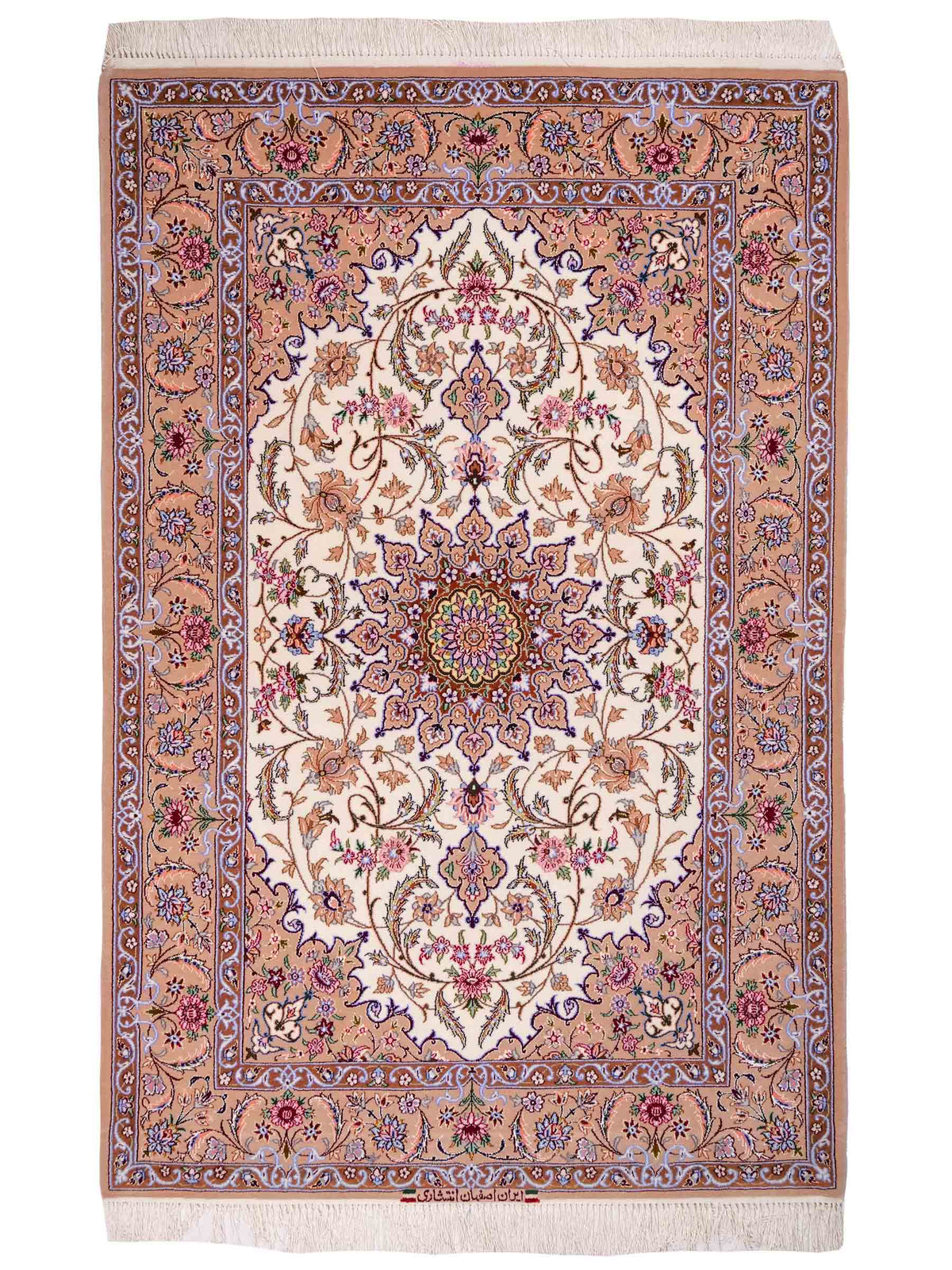 Handgeknüpfter "Entezari" Isfahan Perserteppich von Khademi aus Wolle mit Seide, beige-weiß. Feiner, persischer Teppich mit Medaillon, signiert. Orientteppich, geknüpft in Iran. Größe: 162 x 106 cm. Teppichnummer: SB3-1072 | Jupiter In