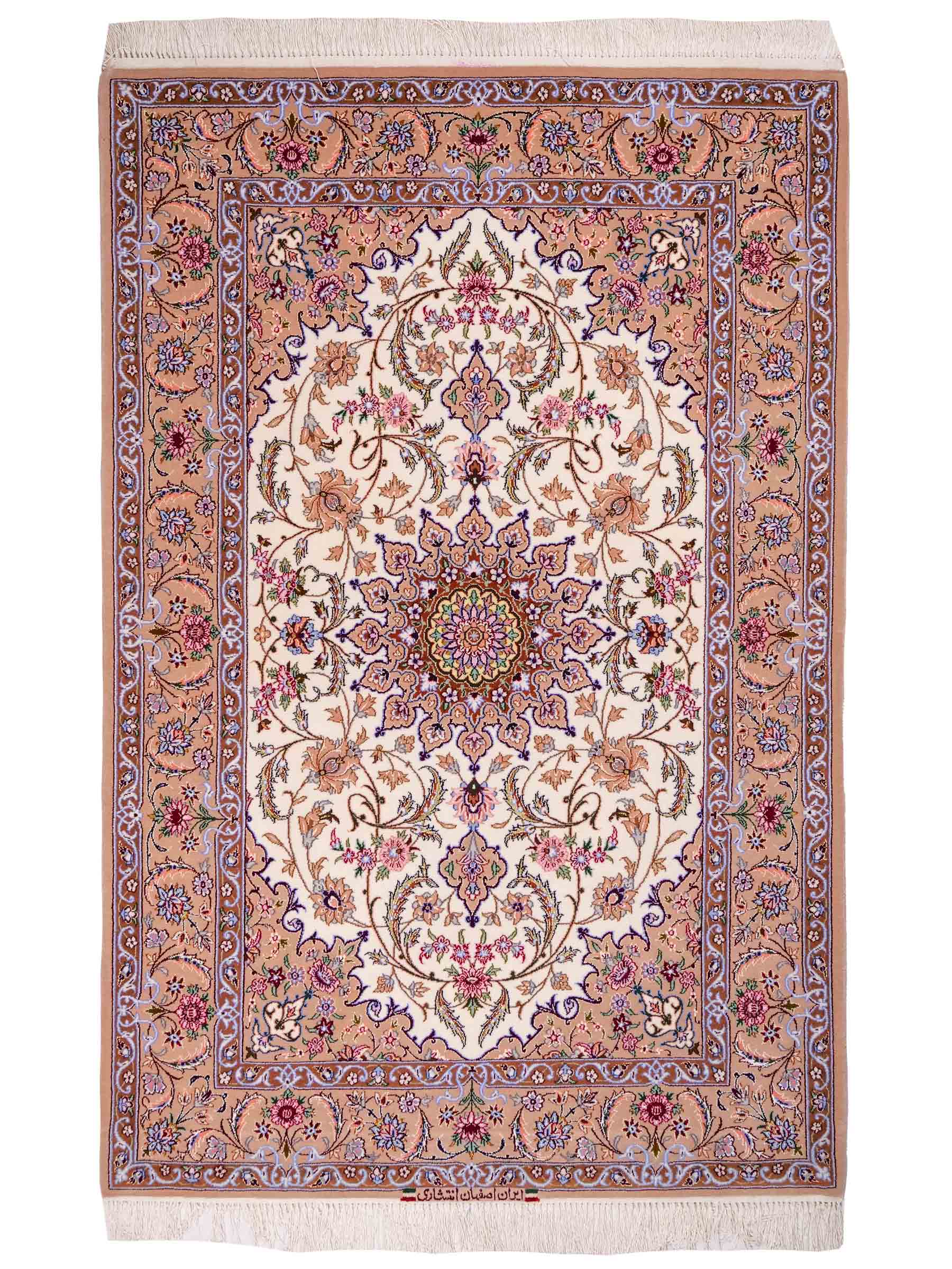 Handgeknüpfter "Entezari" Isfahan Perserteppich von Khademi aus Wolle mit Seide, beige-weiß. Feiner, persischer Teppich mit Medaillon, signiert. Orientteppich, geknüpft in Iran. Größe: 162 x 106 cm. Teppichnummer: SB3-1072 | Jupiter In