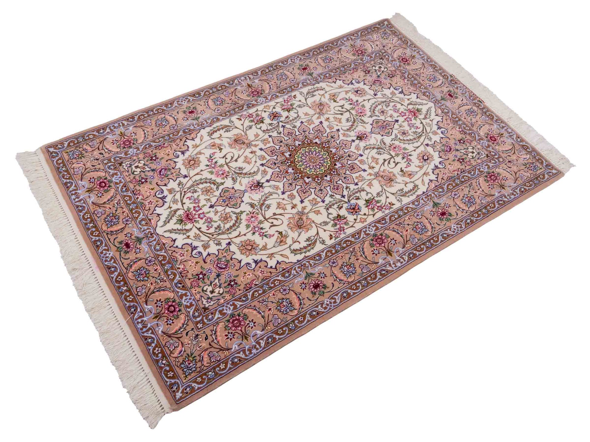 Handgeknüpfter "Entezari" Isfahan Perserteppich von Khademi aus Wolle mit Seide, beige-weiß. Feiner, persischer Teppich mit Medaillon, signiert. Orientteppich, geknüpft in Iran. Größe: 162 x 106 cm. Teppichnummer: SB3-1072 | Jupiter In