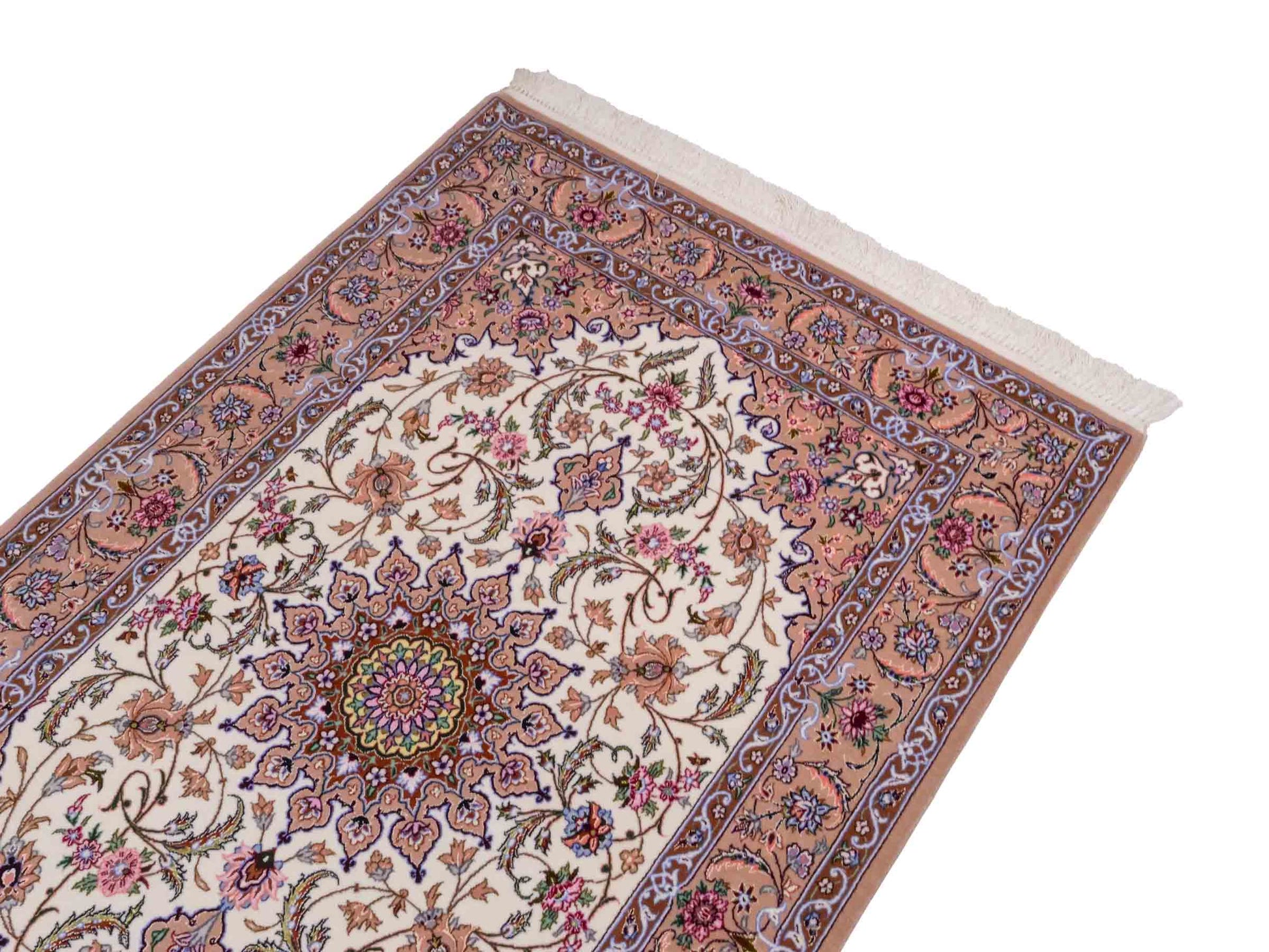 Handgeknüpfter "Entezari" Isfahan Perserteppich von Khademi aus Wolle mit Seide, beige-weiß. Feiner, persischer Teppich mit Medaillon, signiert. Orientteppich, geknüpft in Iran. Größe: 162 x 106 cm. Teppichnummer: SB3-1072 | Jupiter In
