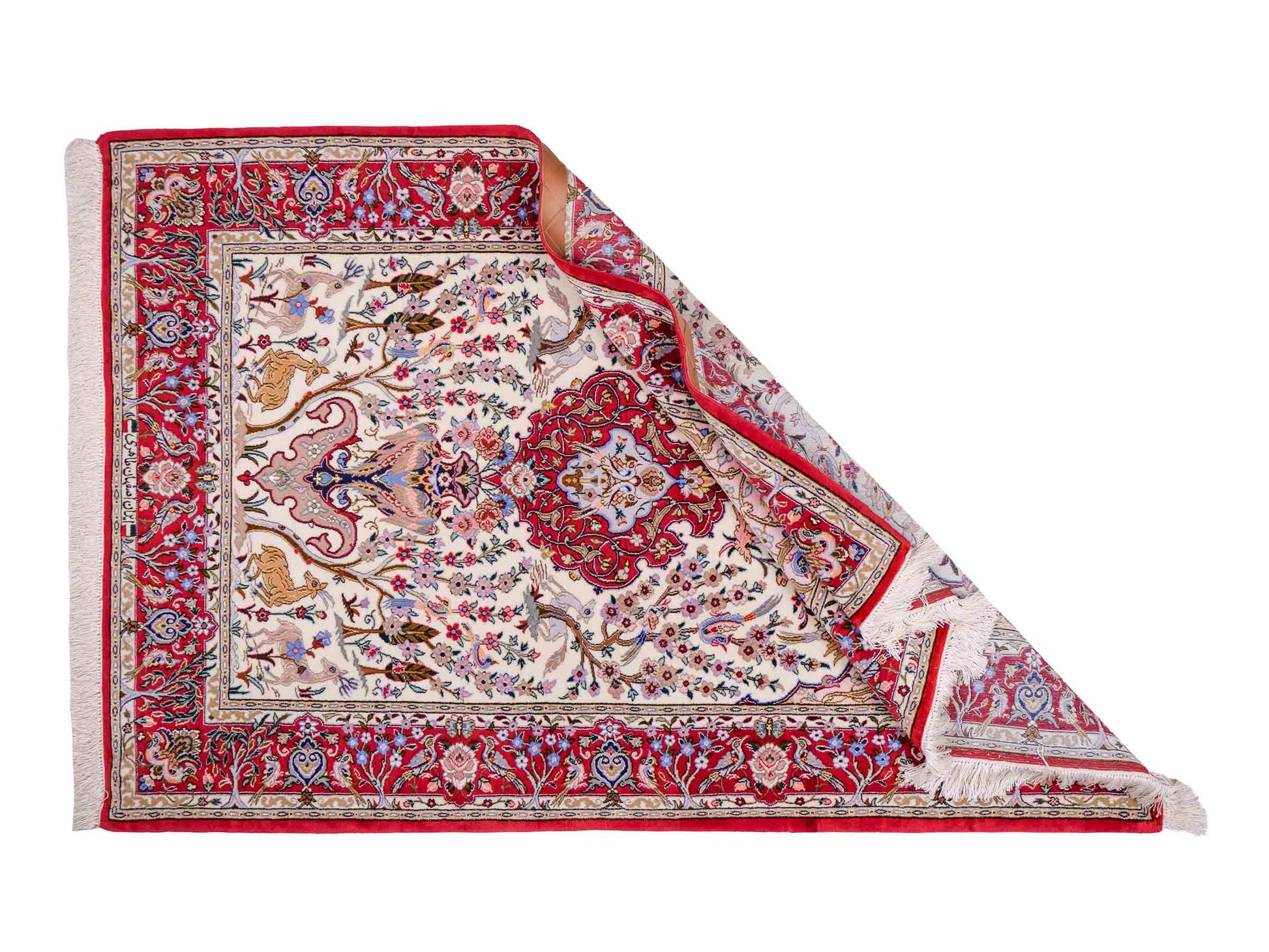 Handgeknüpfter "Taheri" Isfahan Perserteppich von Khademi aus Wolle mit Seide, rot, cremeweiß. Feiner, persischer Teppich mit Medaillon, signiert. Orientteppich handgeknüpft in Iran. Größe: 162 x 109 cm. Teppichnummer: DB3-1044 Jupiter Intl.