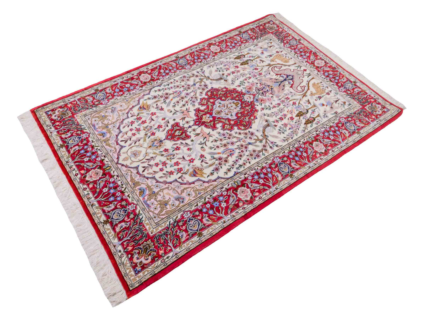 Handgeknüpfter "Taheri" Isfahan Perserteppich von Khademi aus Wolle mit Seide, rot, cremeweiß. Feiner, persischer Teppich mit Medaillon, signiert. Orientteppich handgeknüpft in Iran. Größe: 162 x 109 cm. Teppichnummer: DB3-1044 Jupiter Intl.