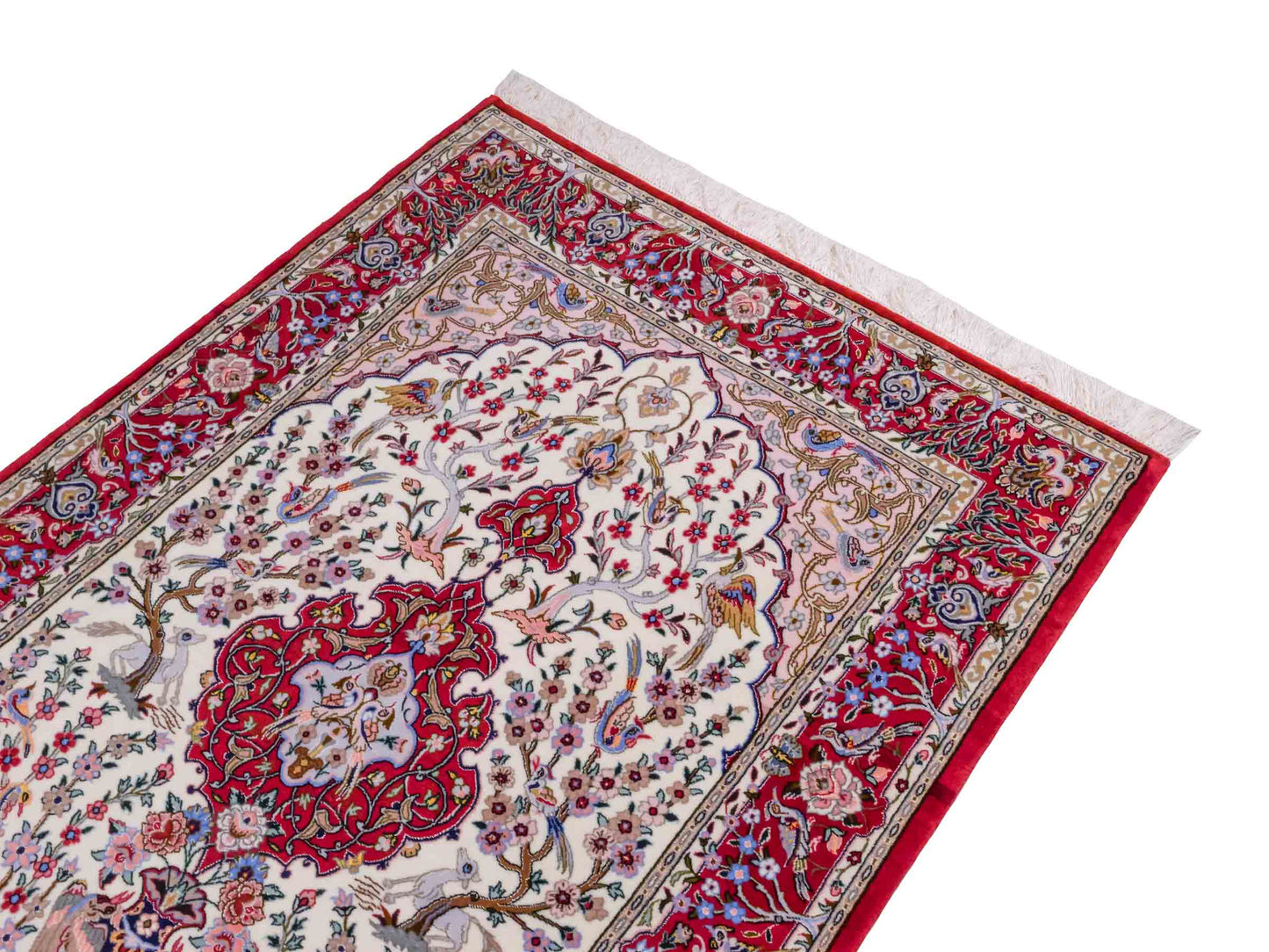 Handgeknüpfter "Taheri" Isfahan Perserteppich von Khademi aus Wolle mit Seide, rot, cremeweiß. Feiner, persischer Teppich mit Medaillon, signiert. Orientteppich handgeknüpft in Iran. Größe: 162 x 109 cm. Teppichnummer: DB3-1044 Jupiter Intl.