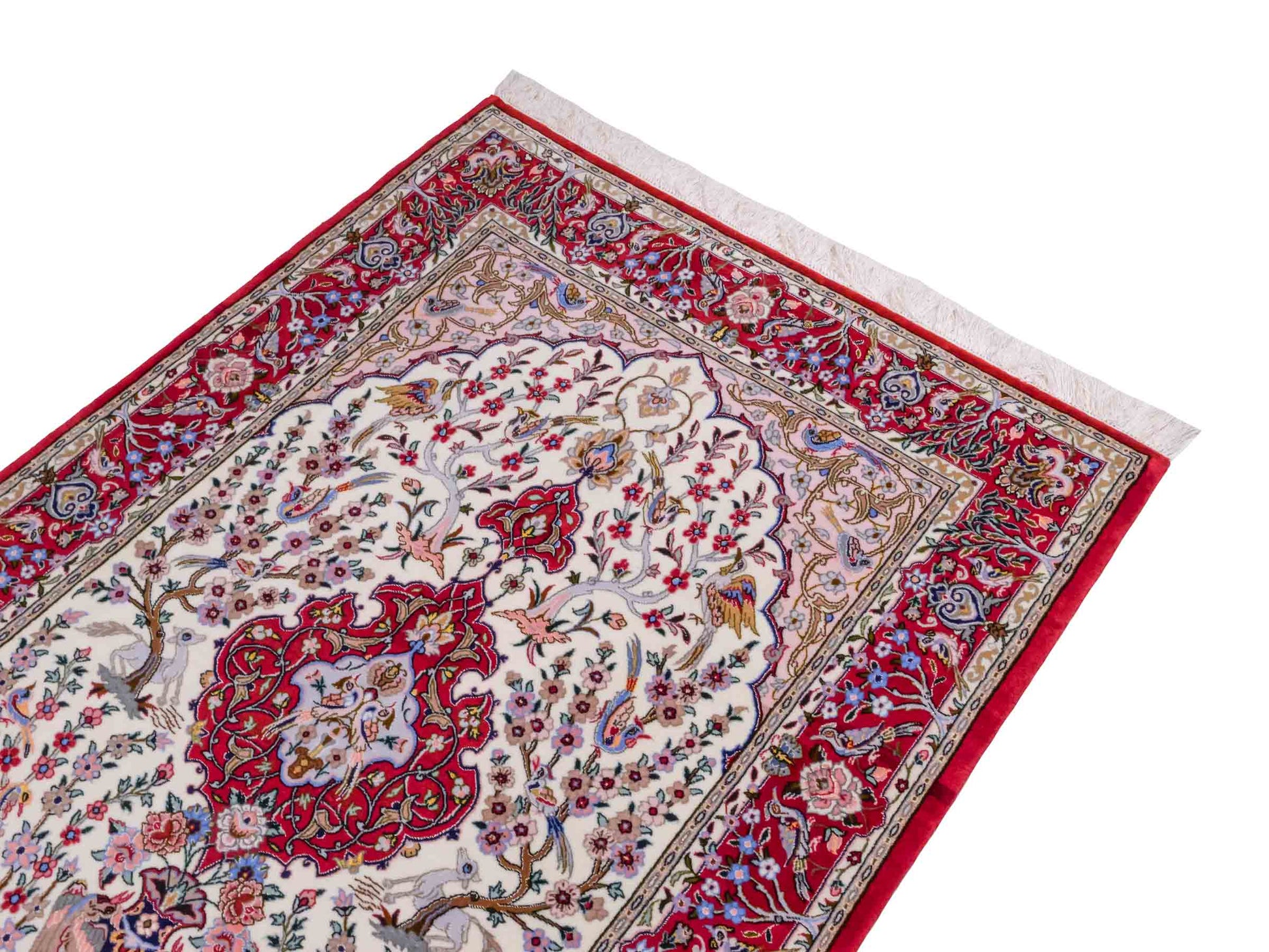 Handgeknüpfter "Taheri" Isfahan Perserteppich von Khademi aus Wolle mit Seide, rot, cremeweiß. Feiner, persischer Teppich mit Medaillon, signiert. Orientteppich handgeknüpft in Iran. Größe: 162 x 109 cm. Teppichnummer: DB3-1044 Jupiter Intl.