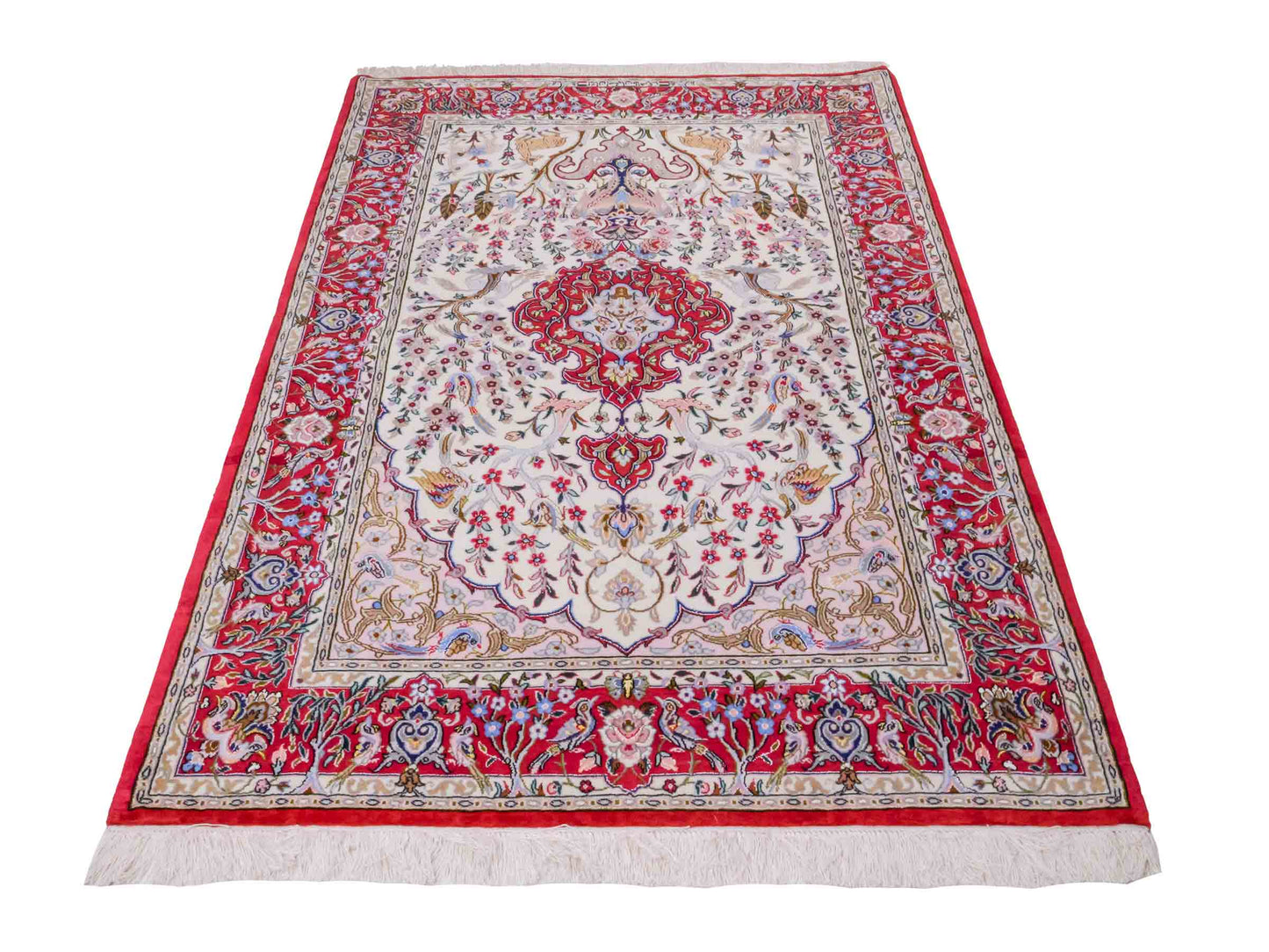 Handgeknüpfter "Taheri" Isfahan Perserteppich von Khademi aus Wolle mit Seide, rot, cremeweiß. Feiner, persischer Teppich mit Medaillon, signiert. Orientteppich handgeknüpft in Iran. Größe: 162 x 109 cm. Teppichnummer: DB3-1044 Jupiter Intl.