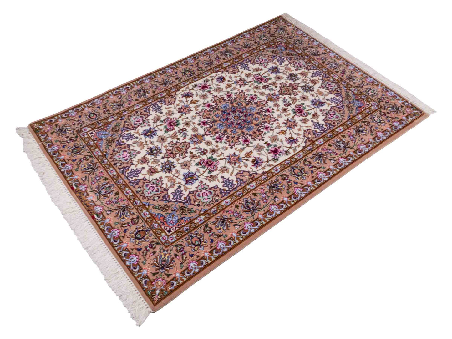 Handgeknüpfter "Mazaheri" Isfahan Perserteppich von Khademi aus Wolle mit Seide, beige, creme. Feiner, persischer Teppich mit Medaillon, signiert. Orientteppich handgeknüpft in Iran. Größe: 162 x 110 cm. Teppichnummer: DB3-1047 Jupiter Intl.