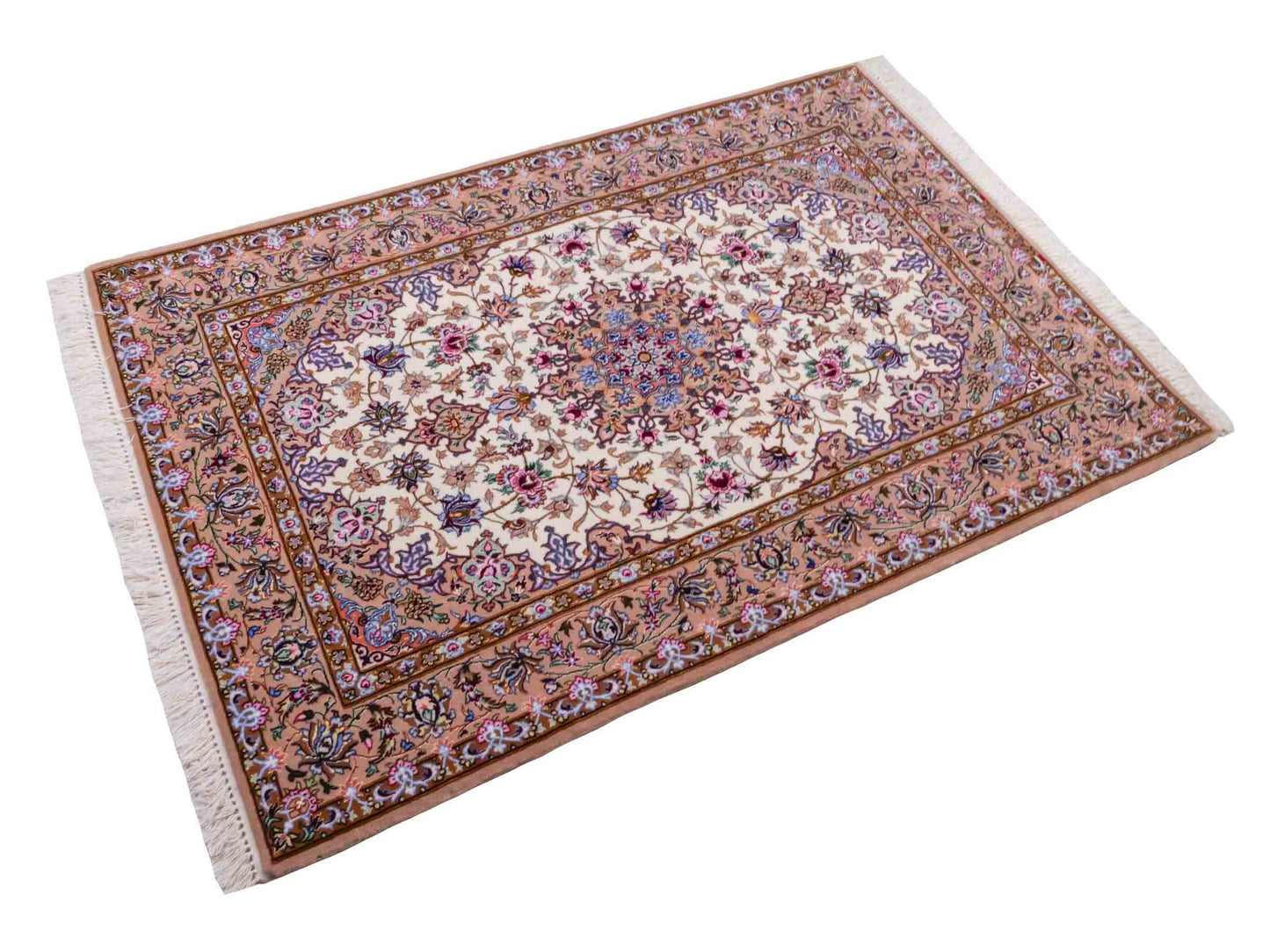 Handgeknüpfter "Mazaheri" Isfahan Perserteppich von Khademi aus Wolle mit Seide, beige, creme. Feiner, persischer Teppich mit Medaillon, signiert. Orientteppich handgeknüpft in Iran. Größe: 162 x 110 cm. Teppichnummer: DB3-1047 Jupiter Intl.