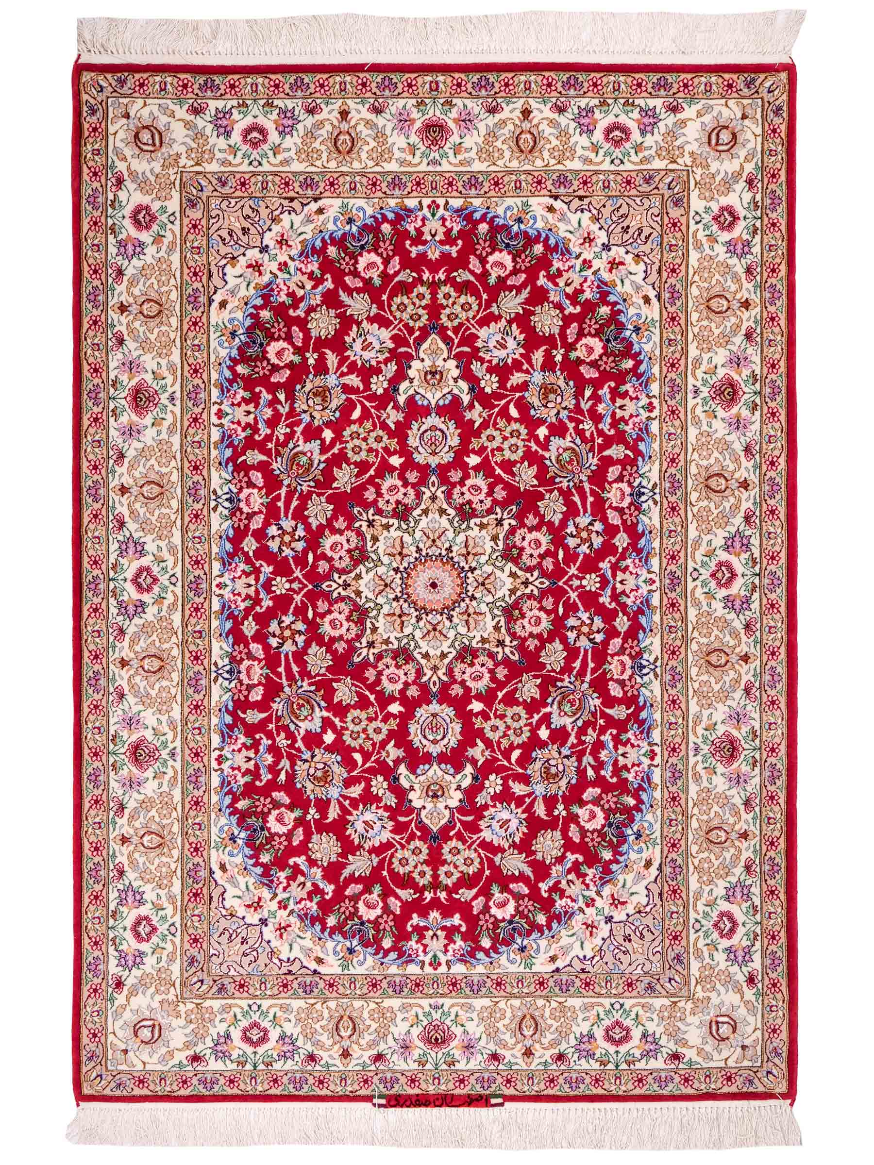 Handgeknüpfter "Safdari" Isfahan Perserteppich von Khademi aus Wolle mit Seide, rot-cremeweiß. Feiner, persischer Teppich mit Medaillon, signiert. Orientteppich, handgeknüpft in Iran. Größe: 163 x 111 cm. Teppichnummer: DB3-1048 Jupiter Intl.
