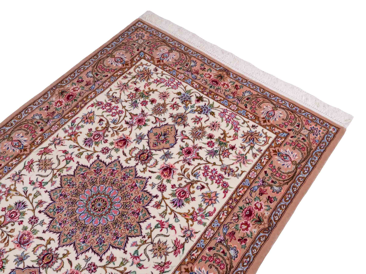 Handgeknüpfter "Mazaheri" Isfahan Perserteppich von Khademi aus Wolle mit Seide, beige, creme. Feiner, persischer Teppich mit Medaillon, signiert. Orientteppich handgeknüpft in Iran. Größe: 163 x 112 cm. Teppichnummer: DB3-1046 Jupiter Intl.