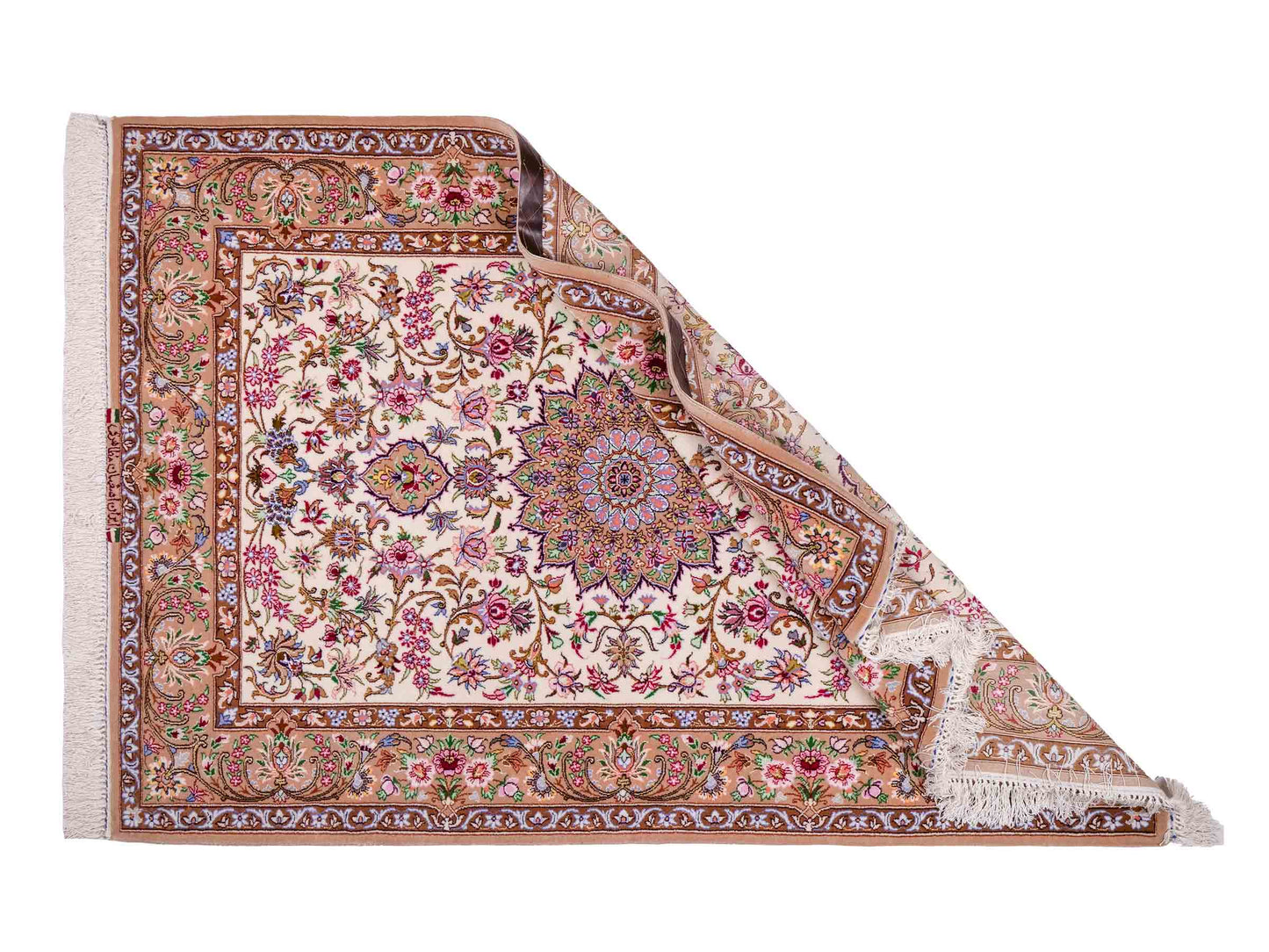 Handgeknüpfter "Mazaheri" Isfahan Perserteppich von Khademi aus Wolle mit Seide, beige, cremeweiß. Feiner, persischer Teppich mit Medaillon, signiert. Orientteppich geknüpft in Iran. Größe: 163 x 113 cm. Teppichnummer: DB3-1043 Jupiter Intl.
