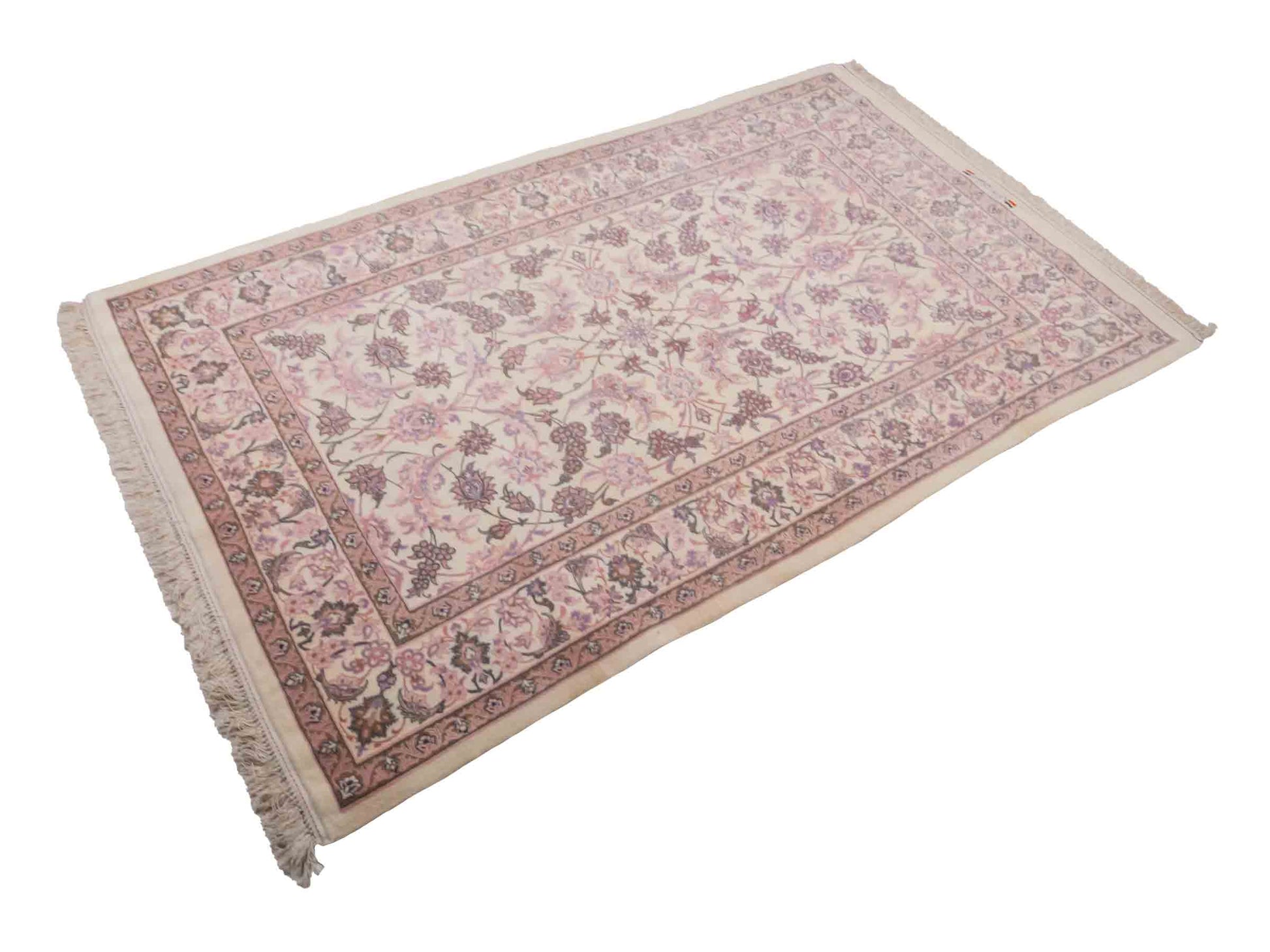 Handgeknüpfter "Darri" Isfahan Perserteppich von Khademi aus Wolle mit Seide, cremeweiß, rosa. Feiner, persischer Teppich mit Allover-Motiv, signiert. Orientteppich, geknüpft in Iran. Größe: 164 x 107 cm. Teppichnummer: SB3-1059 | Jupiter In