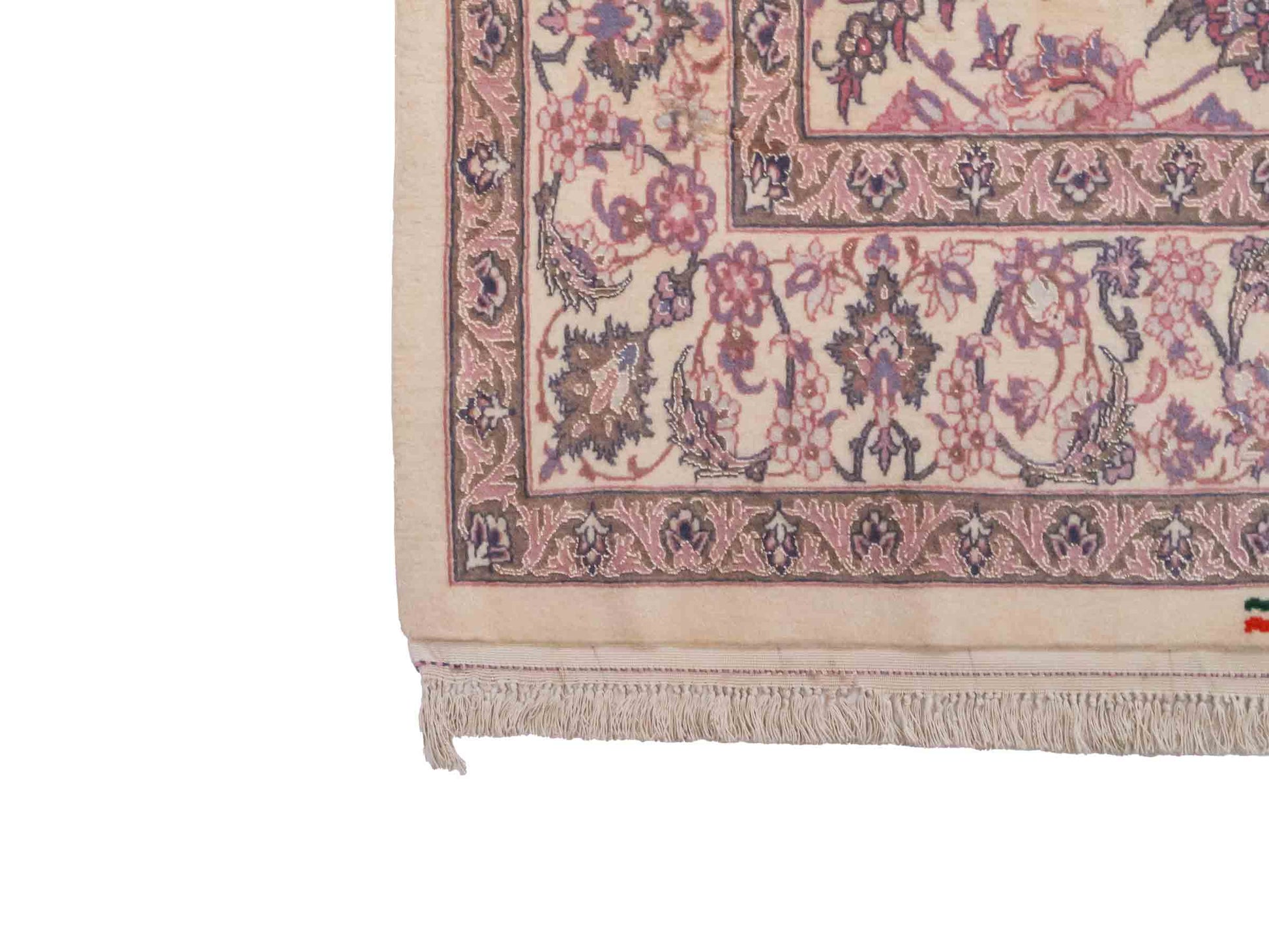 Handgeknüpfter "Darri" Isfahan Perserteppich von Khademi aus Wolle mit Seide, cremeweiß, rosa. Feiner, persischer Teppich mit Allover-Motiv, signiert. Orientteppich, geknüpft in Iran. Größe: 164 x 107 cm. Teppichnummer: SB3-1059 | Jupiter In