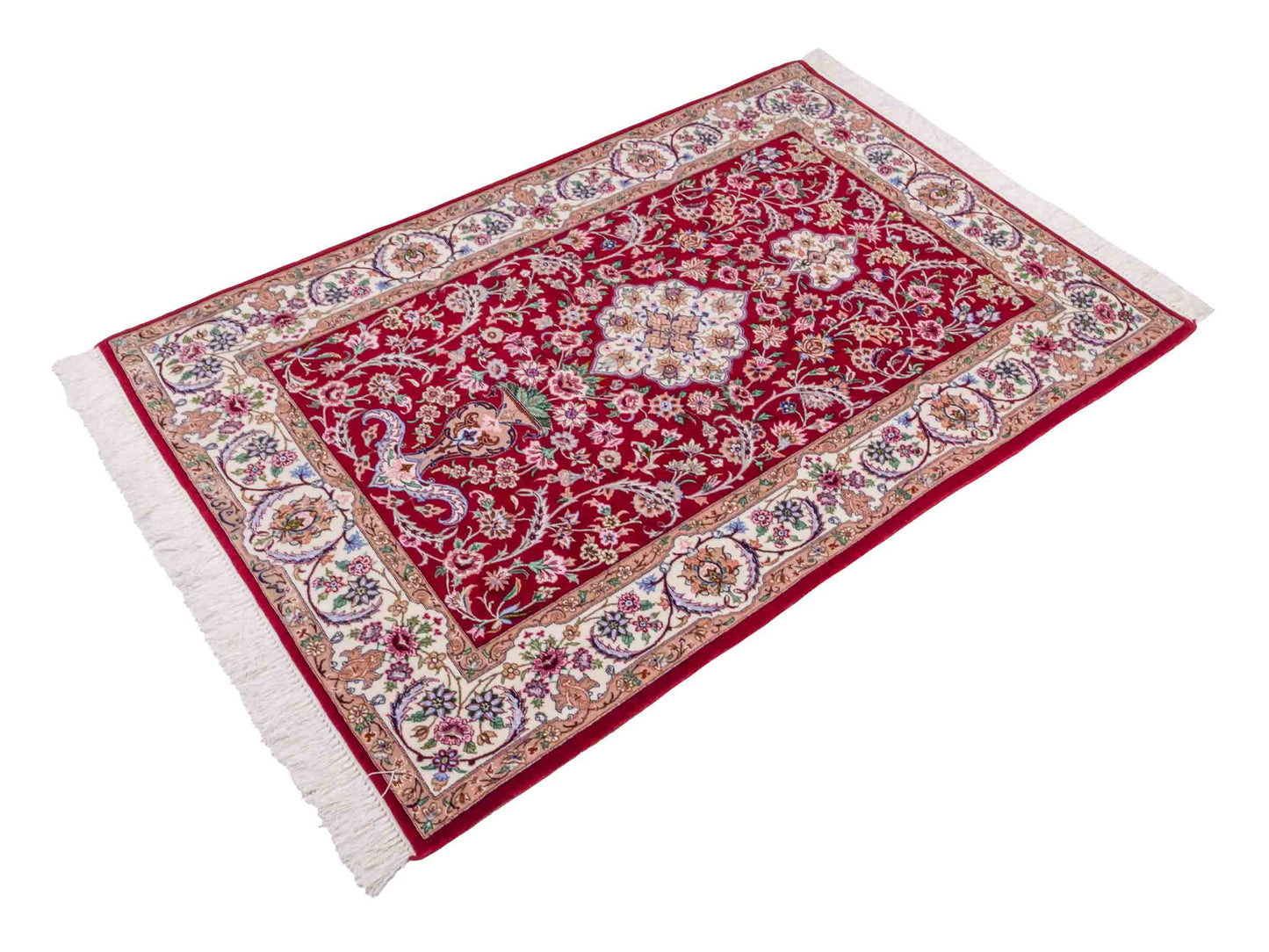 Handgeknüpfter "Entezari" Isfahan Perserteppich von Khademi aus Wolle mit Seide, rot. Feiner, persischer Teppich mit Medaillon, signiert. Orientteppich, geknüpft in Iran. Größe: 164 x 118 cm. Teppichnummer: SB3-1053 | Jupiter Intl.