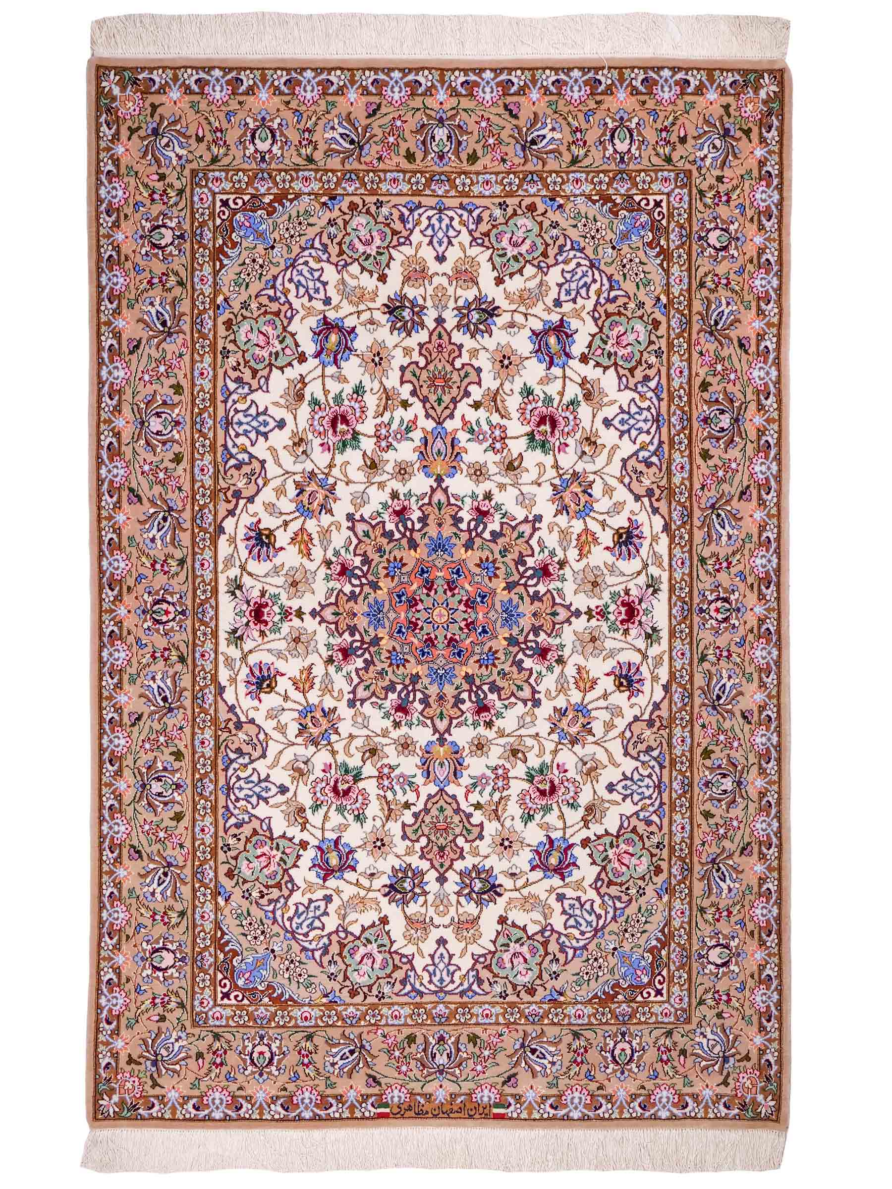 Handgeknüpfter "Mazaheri" Isfahan Perserteppich von Khademi aus Wolle mit Seide, beige, creme. Feiner, persischer Teppich mit Medaillon, signiert. Orientteppich handgeknüpft in Iran. Größe: 165 x 107 cm. Teppichnummer: DB3-1045. Jupiter Intl.