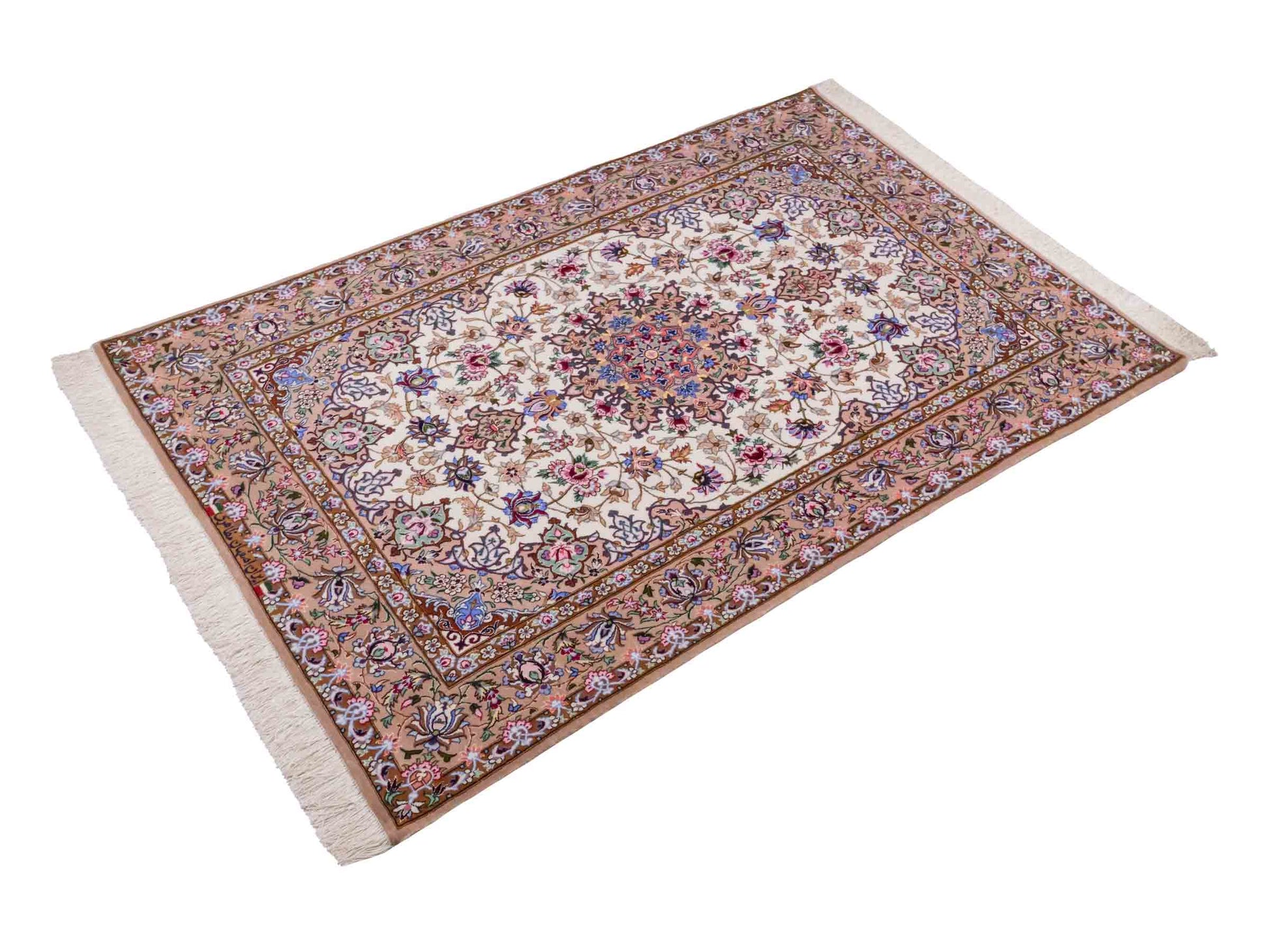 Handgeknüpfter "Mazaheri" Isfahan Perserteppich von Khademi aus Wolle mit Seide, beige, creme. Feiner, persischer Teppich mit Medaillon, signiert. Orientteppich handgeknüpft in Iran. Größe: 165 x 107 cm. Teppichnummer: DB3-1045. Jupiter Intl.