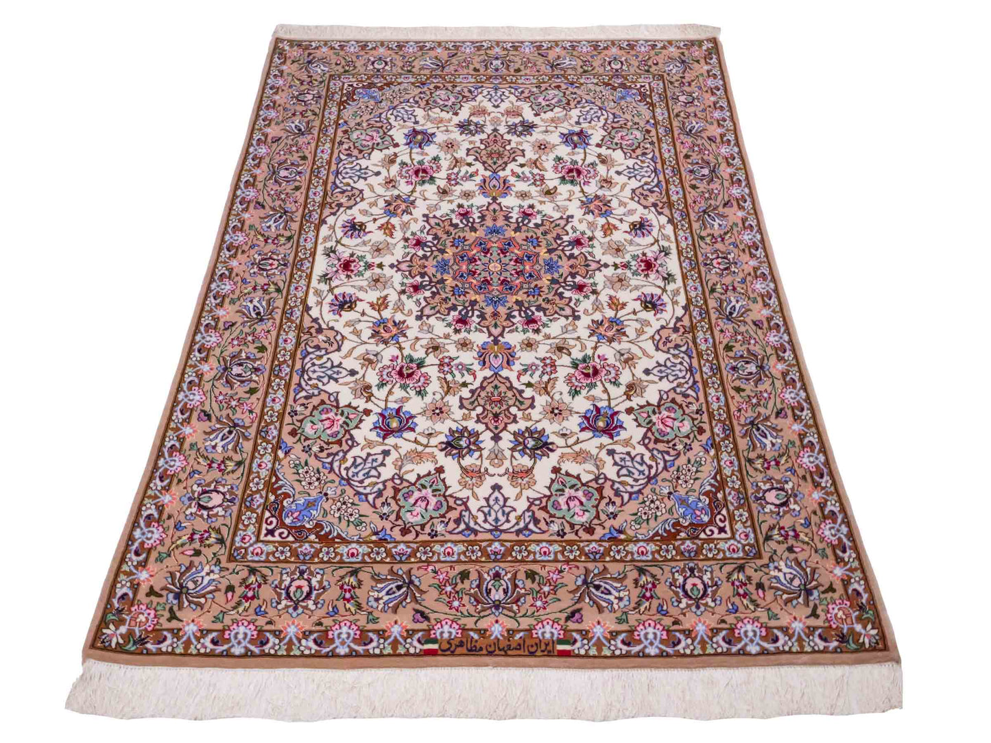 Handgeknüpfter "Mazaheri" Isfahan Perserteppich von Khademi aus Wolle mit Seide, beige, creme. Feiner, persischer Teppich mit Medaillon, signiert. Orientteppich handgeknüpft in Iran. Größe: 165 x 107 cm. Teppichnummer: DB3-1045. Jupiter Intl.