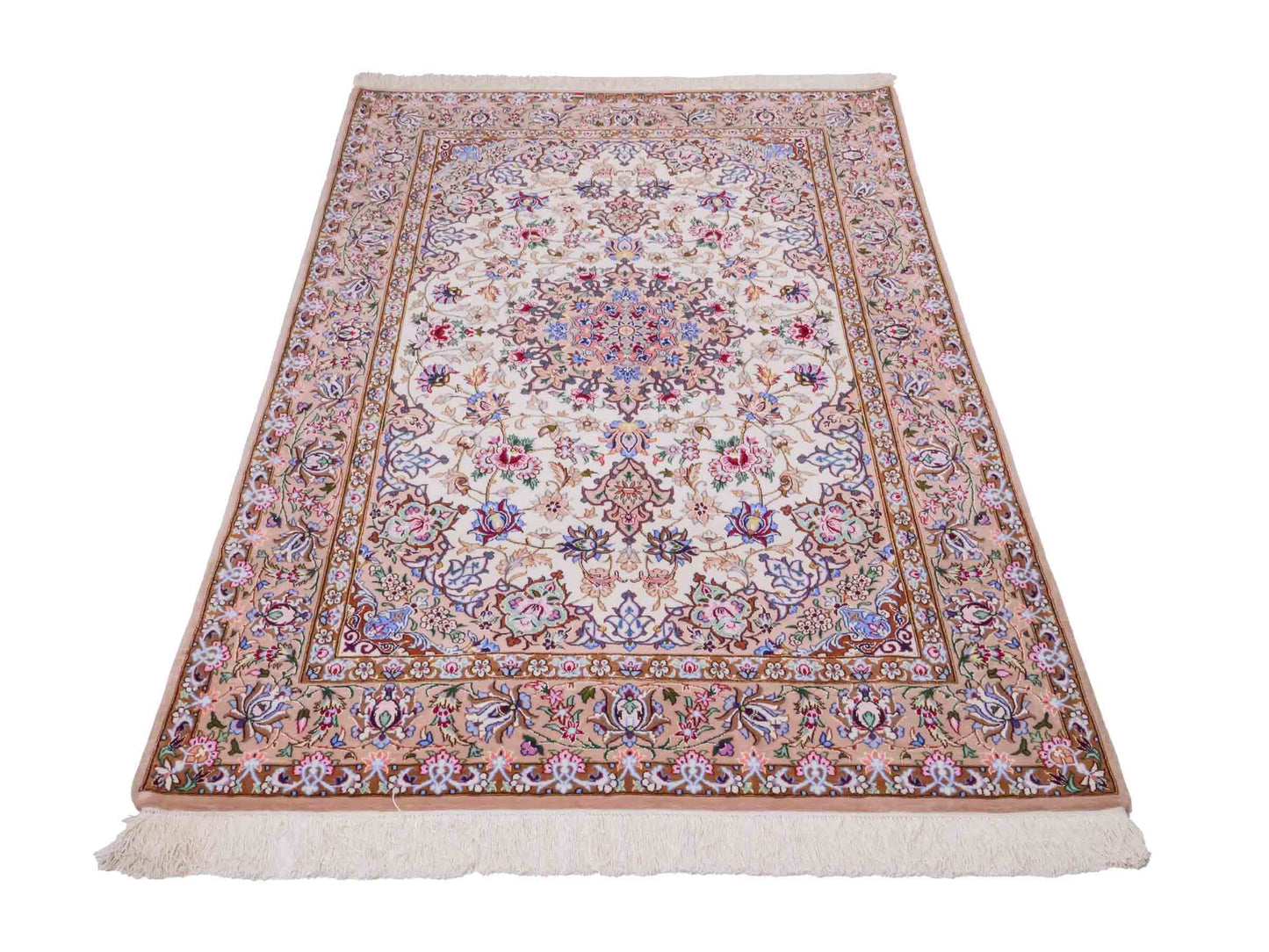 Handgeknüpfter "Mazaheri" Isfahan Perserteppich von Khademi aus Wolle mit Seide, beige, creme. Feiner, persischer Teppich mit Medaillon, signiert. Orientteppich handgeknüpft in Iran. Größe: 165 x 107 cm. Teppichnummer: DB3-1045. Jupiter Intl.