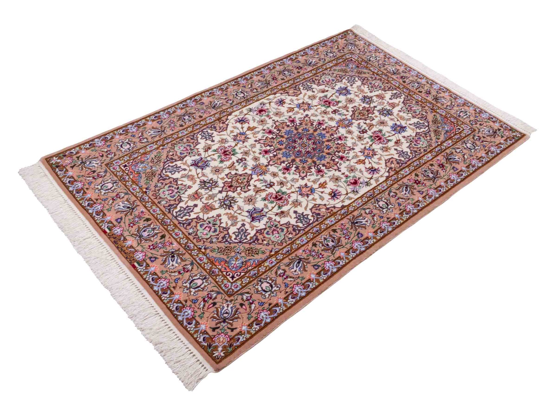 Handgeknüpfter "Mazaheri" Isfahan Perserteppich von Khademi aus Wolle mit Seide, beige, creme. Feiner, persischer Teppich mit Medaillon, signiert. Orientteppich, geknüpft in Iran. Größe: 165 x 109 cm. Teppichnummer: SB3-1054 | Jupiter Intl.