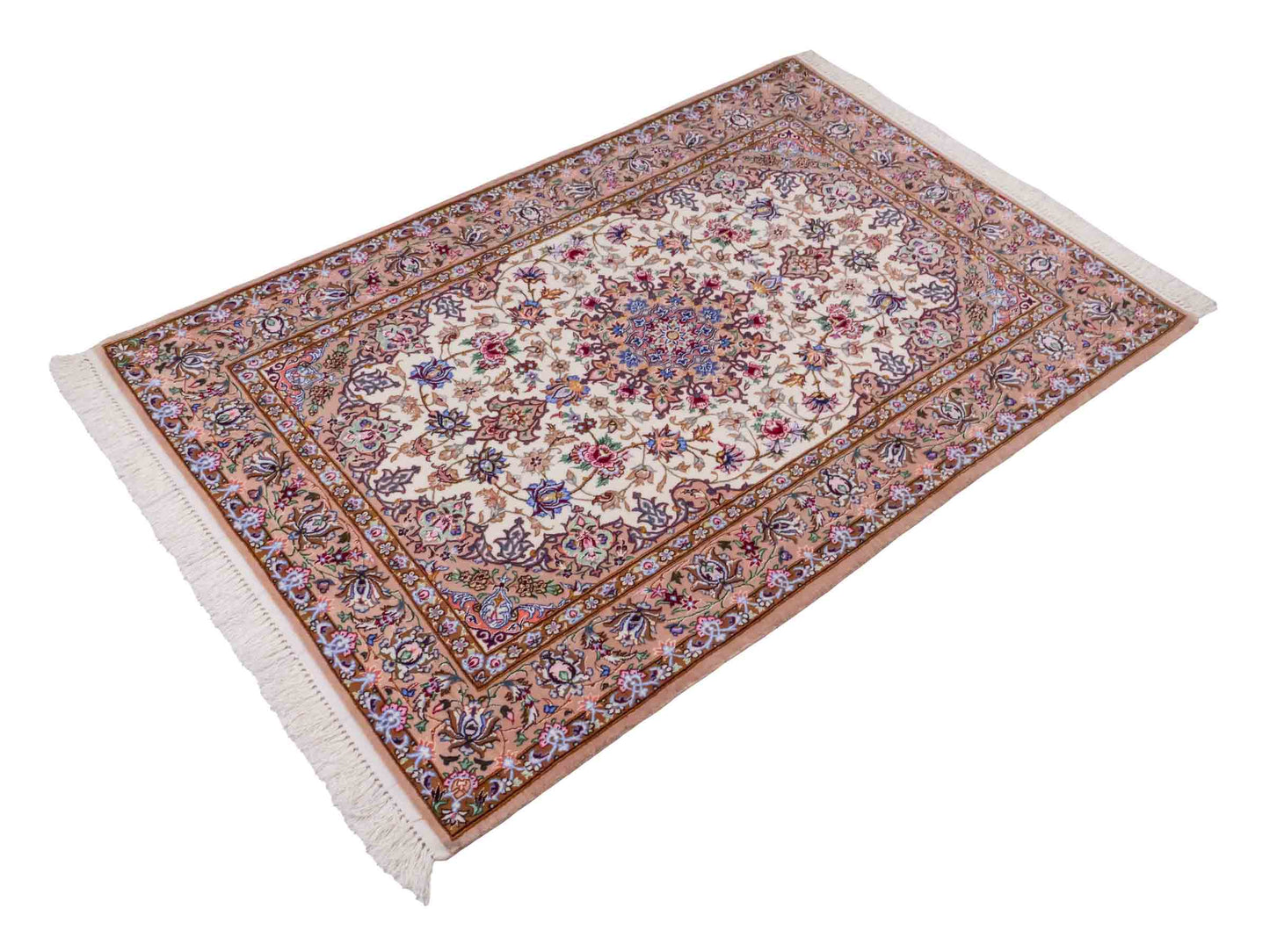 Handgeknüpfter "Mazaheri" Isfahan Perserteppich von Khademi aus Wolle mit Seide, beige, creme. Feiner, persischer Teppich mit Medaillon, signiert. Orientteppich, geknüpft in Iran. Größe: 165 x 109 cm. Teppichnummer: SB3-1054 | Jupiter Intl.